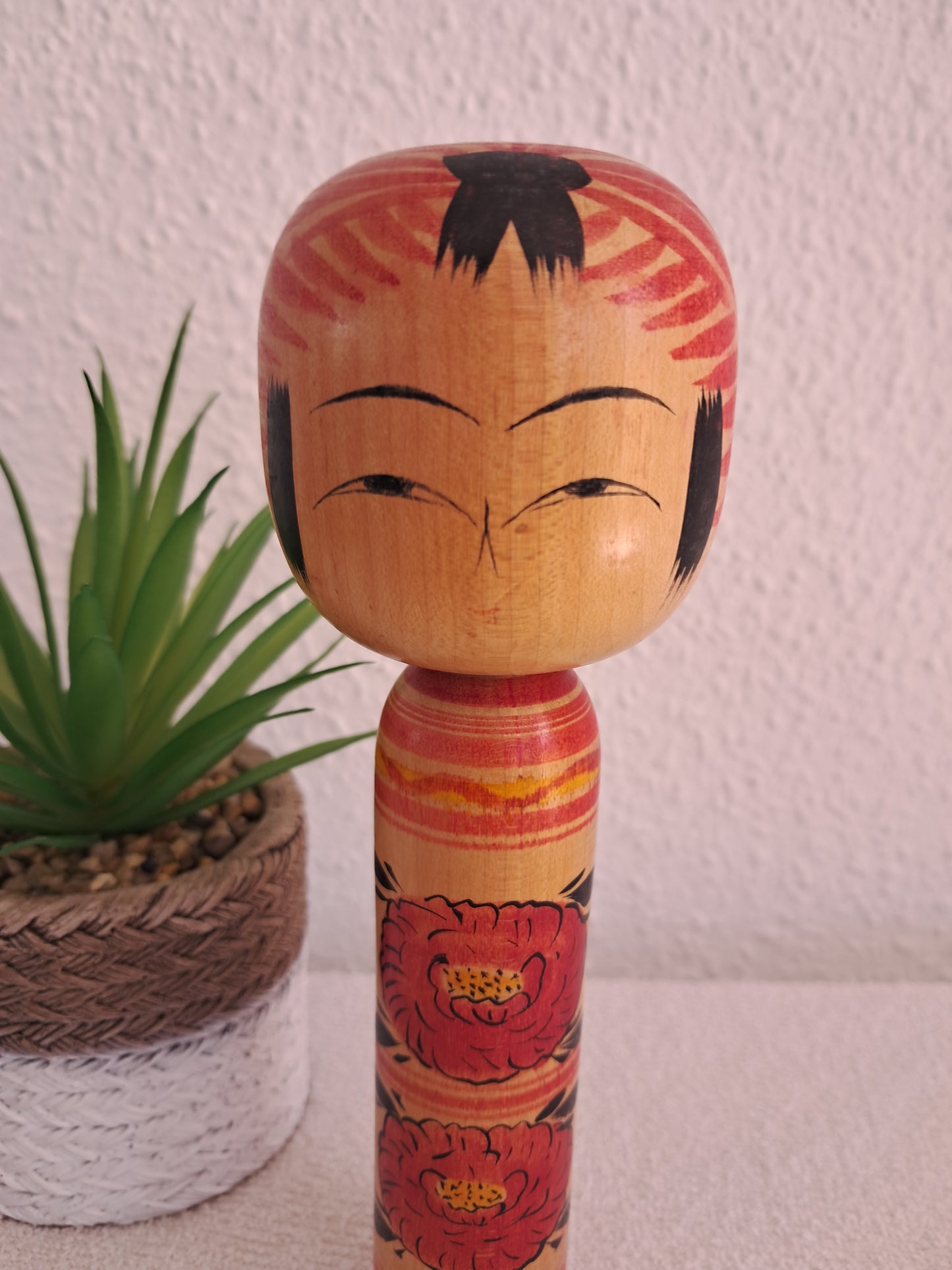 Vintage Togatta kokeshi by female artisan Sato Ryoko (1939~)