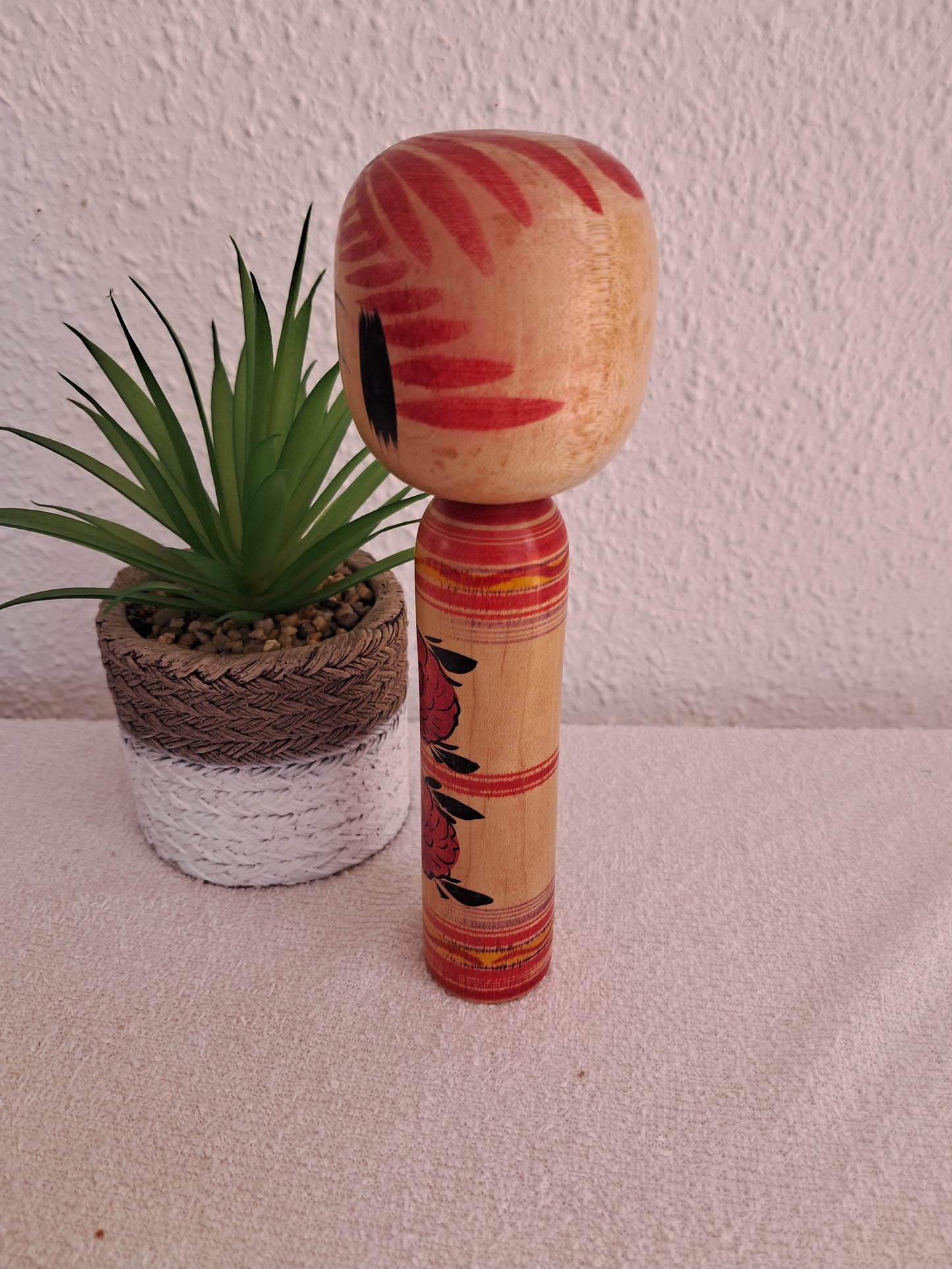 Vintage Togatta kokeshi by female artisan Sato Ryoko (1939~)
