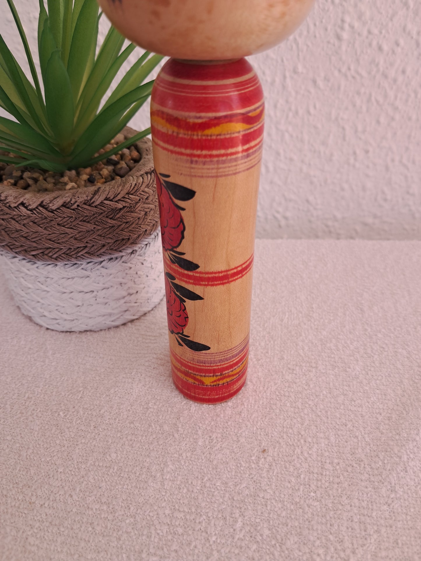 Vintage Togatta kokeshi by female artisan Sato Ryoko (1939~)