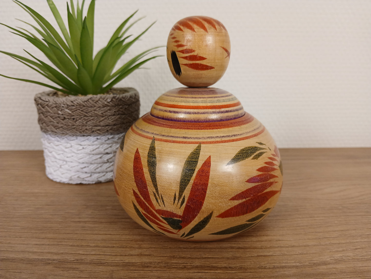 Vintage Ejiko kokeshi by Yasuhiro from the Tougatta strain - With container