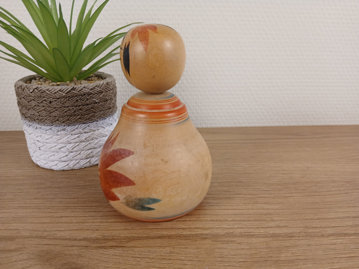 Vintage Ejiko kokeshi from the Naruko strain by Takihima Shigeru