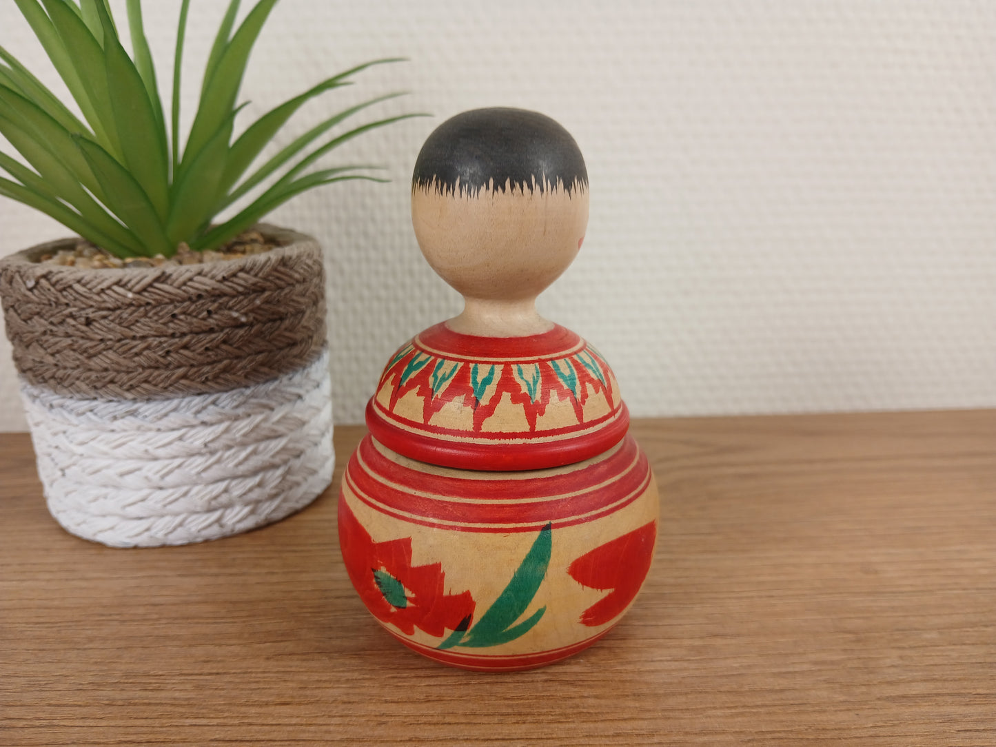 Vintage Ejiko kokeshi by Umeki Shuichi - With container