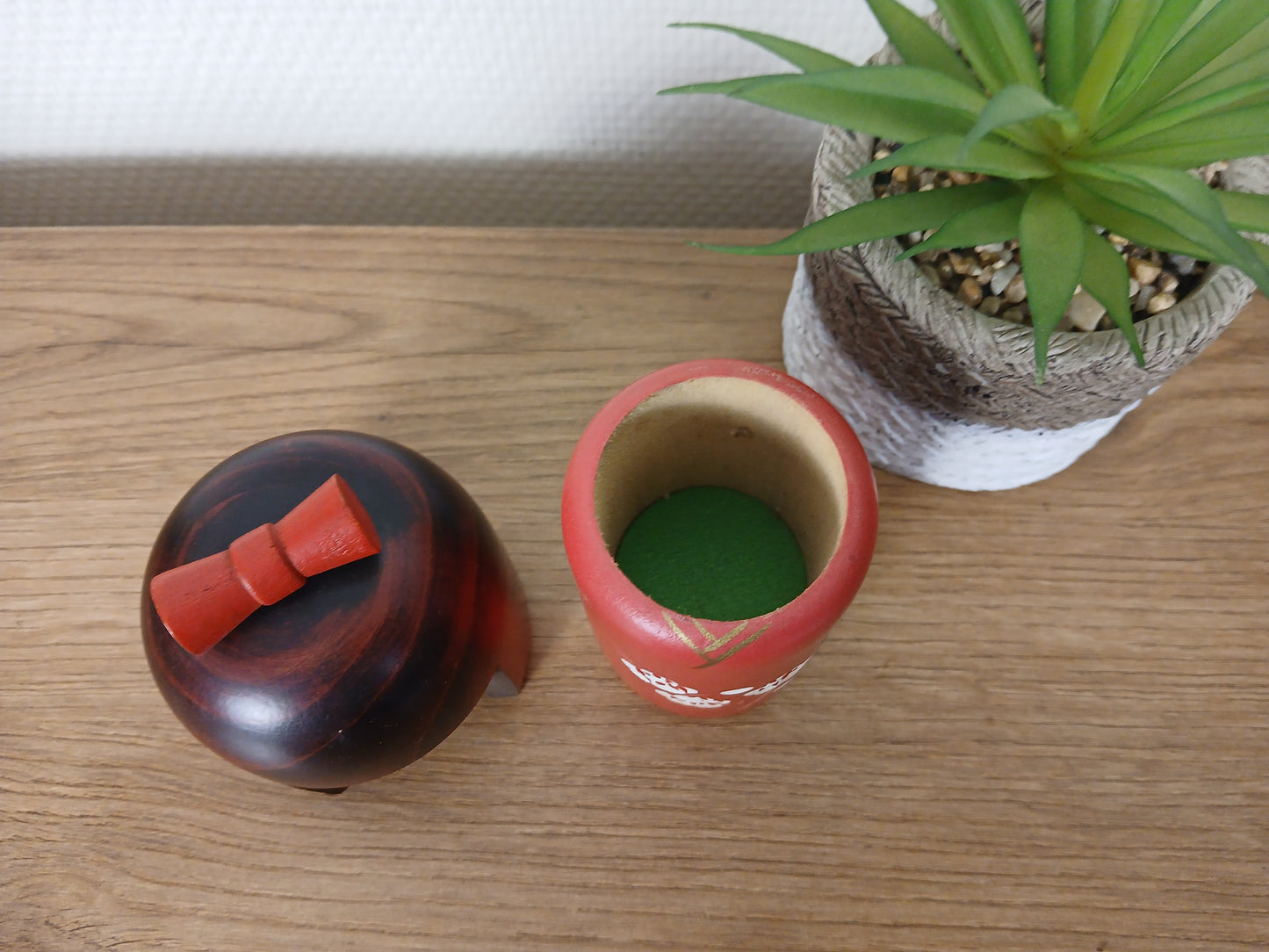 Vintage creative kokeshi with storage box - Dated 1981