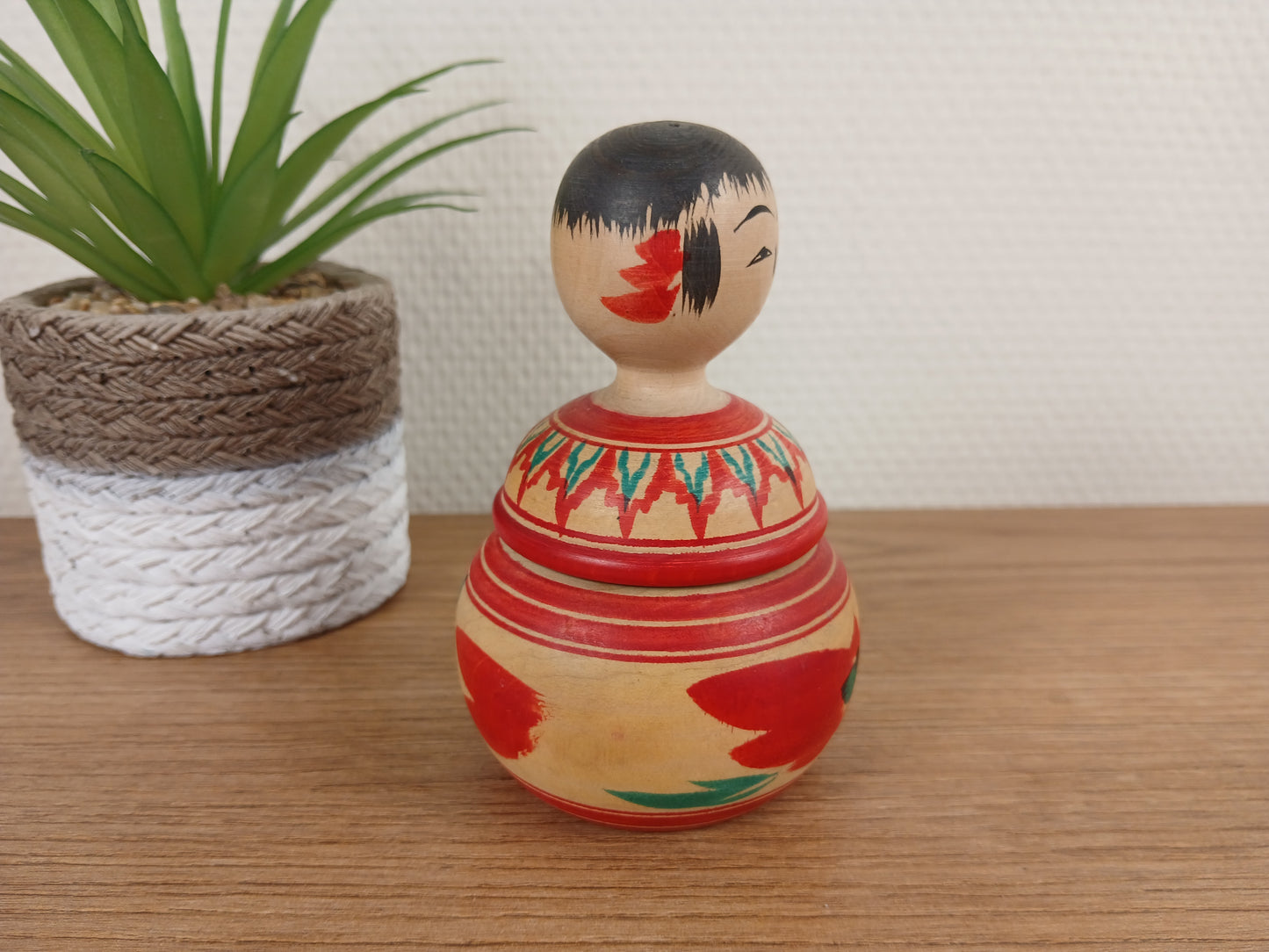 Vintage Ejiko kokeshi by Umeki Shuichi - With container