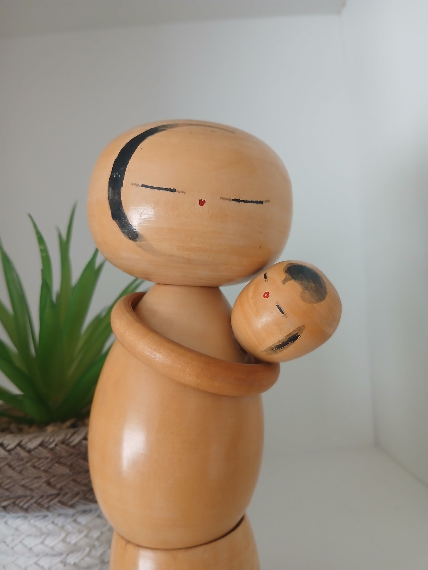 Vintage creative kokeshi by Yajima Suihou (1915-)- Mother and child
