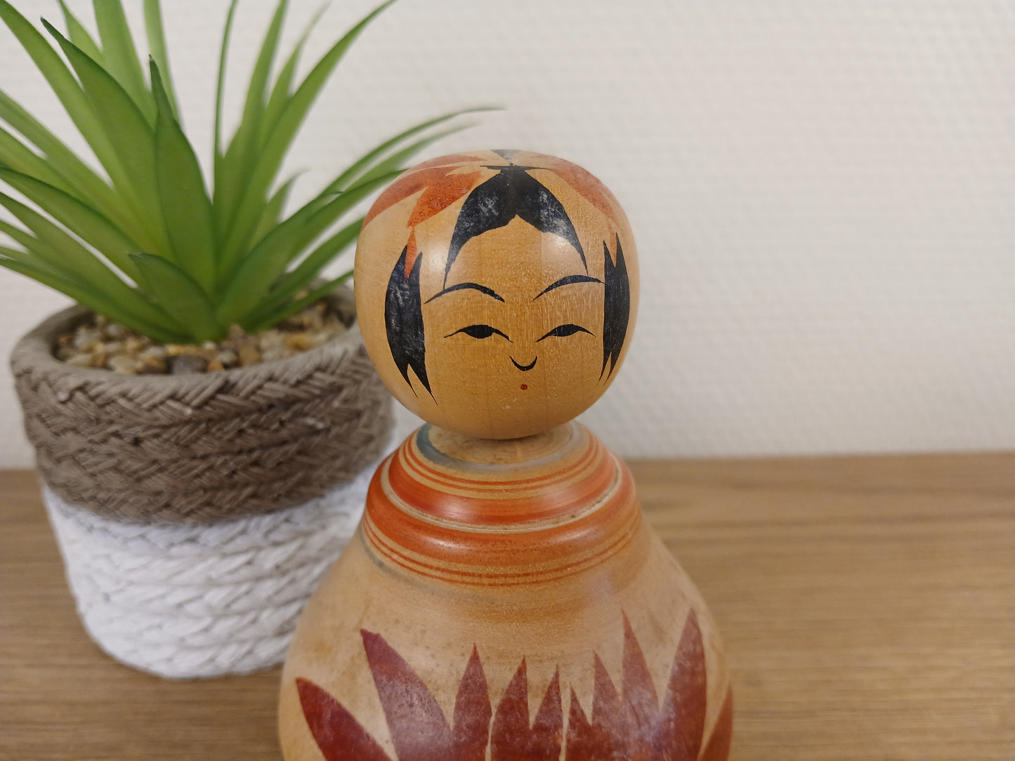 Vintage Ejiko kokeshi from the Naruko strain by Takihima Shigeru