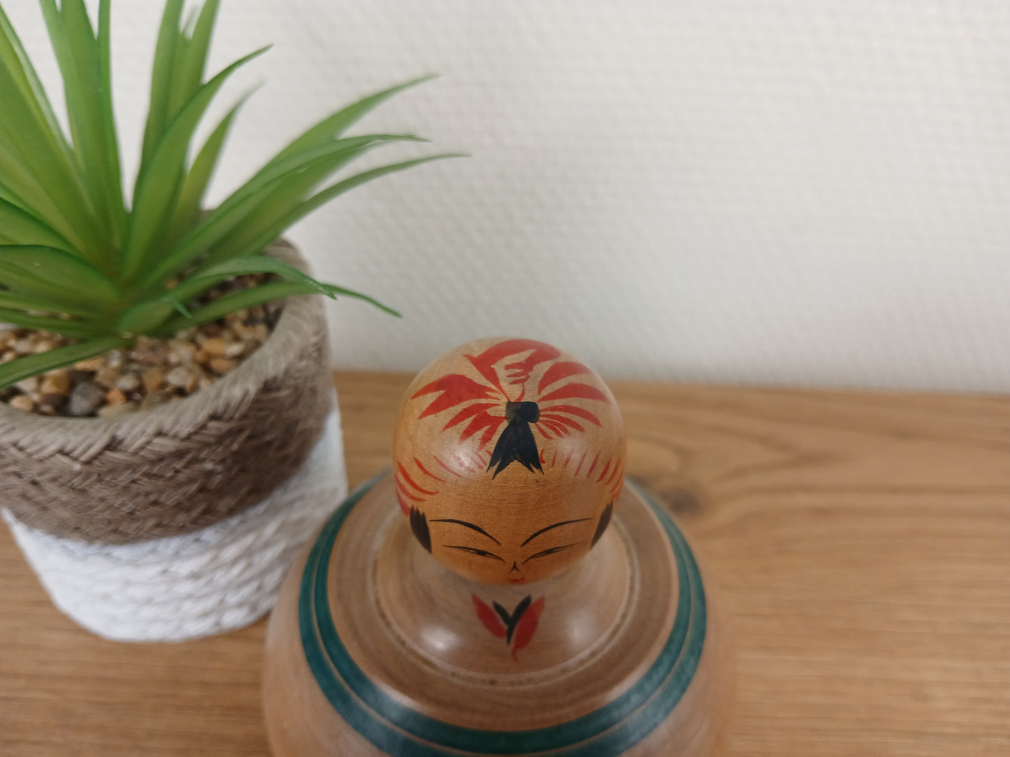 Vintage Ejiko kokeshi from the Togatta strain by Sato Masahiro