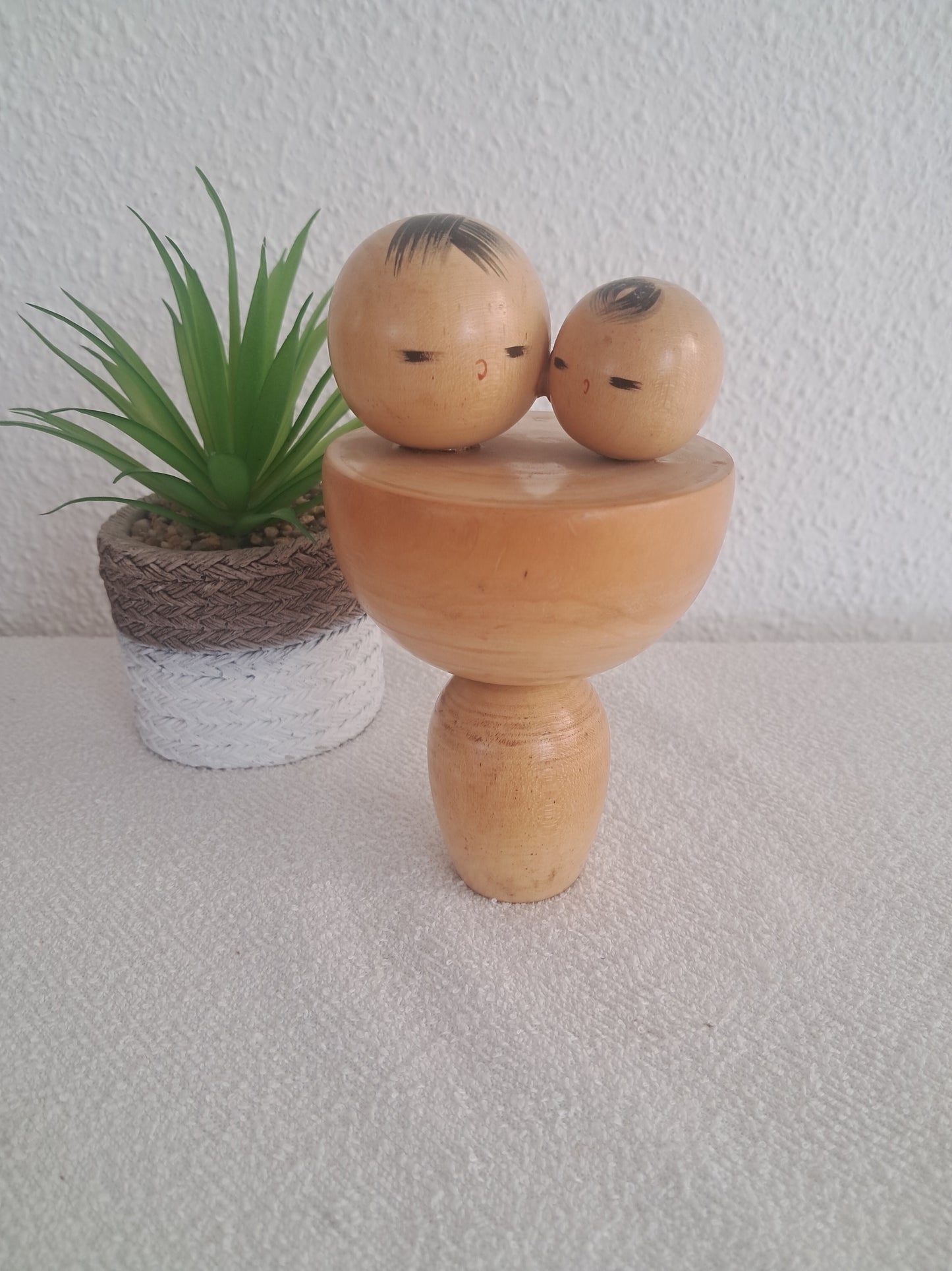 Vintage Sosaku kokeshi by Aida Harumine (Seihou)(1926-1998)