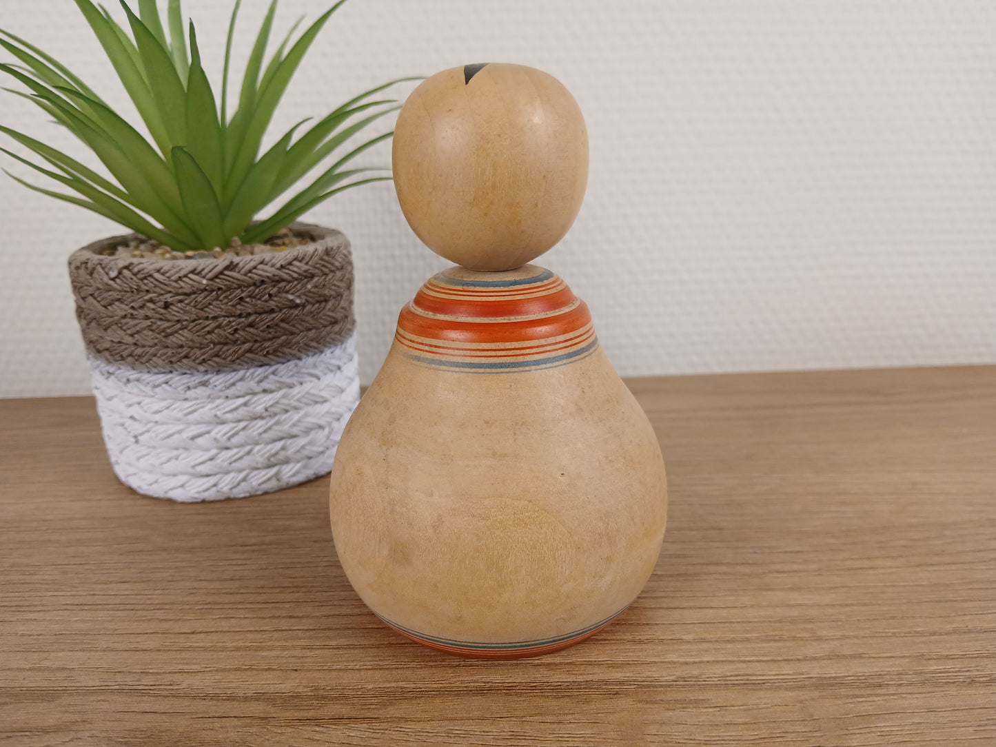 Vintage Ejiko kokeshi from the Naruko strain by Takihima Shigeru