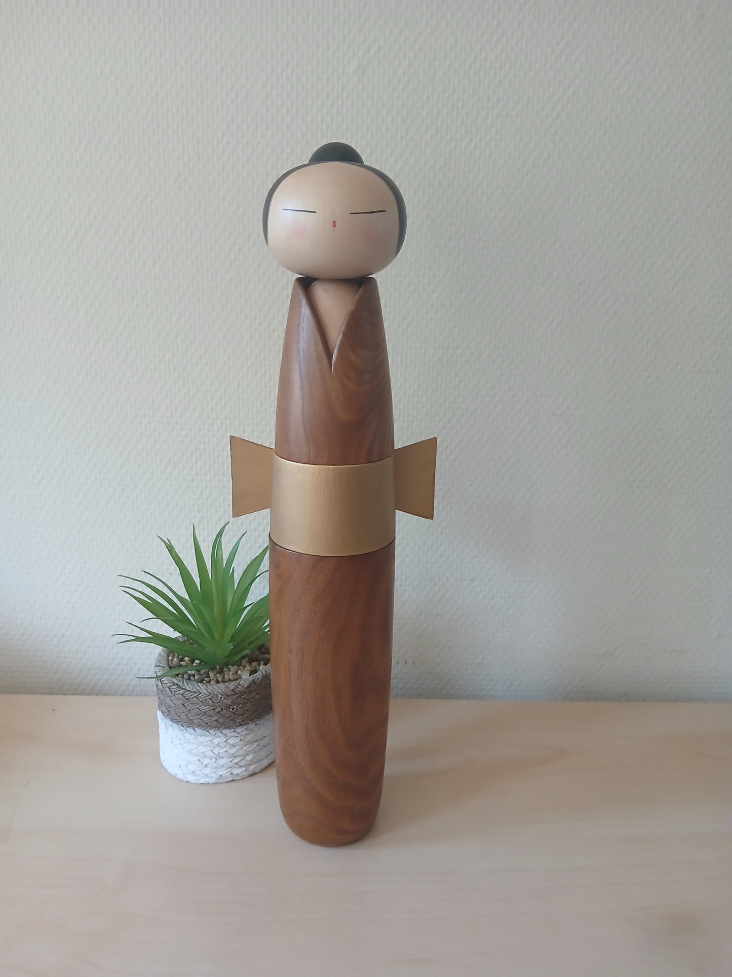 Exclusive elegant lady by Shozan Shido (1932-1995) - With original box