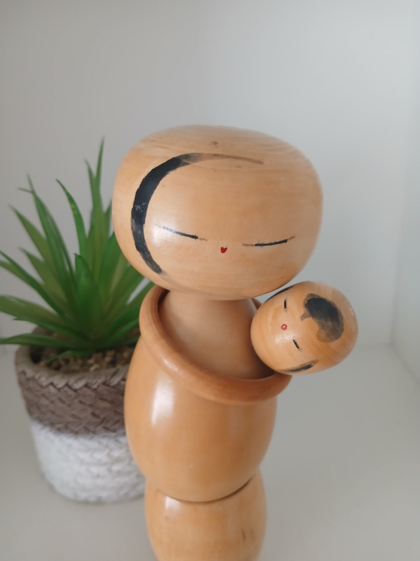 Vintage creative kokeshi by Yajima Suihou (1915-)- Mother and child