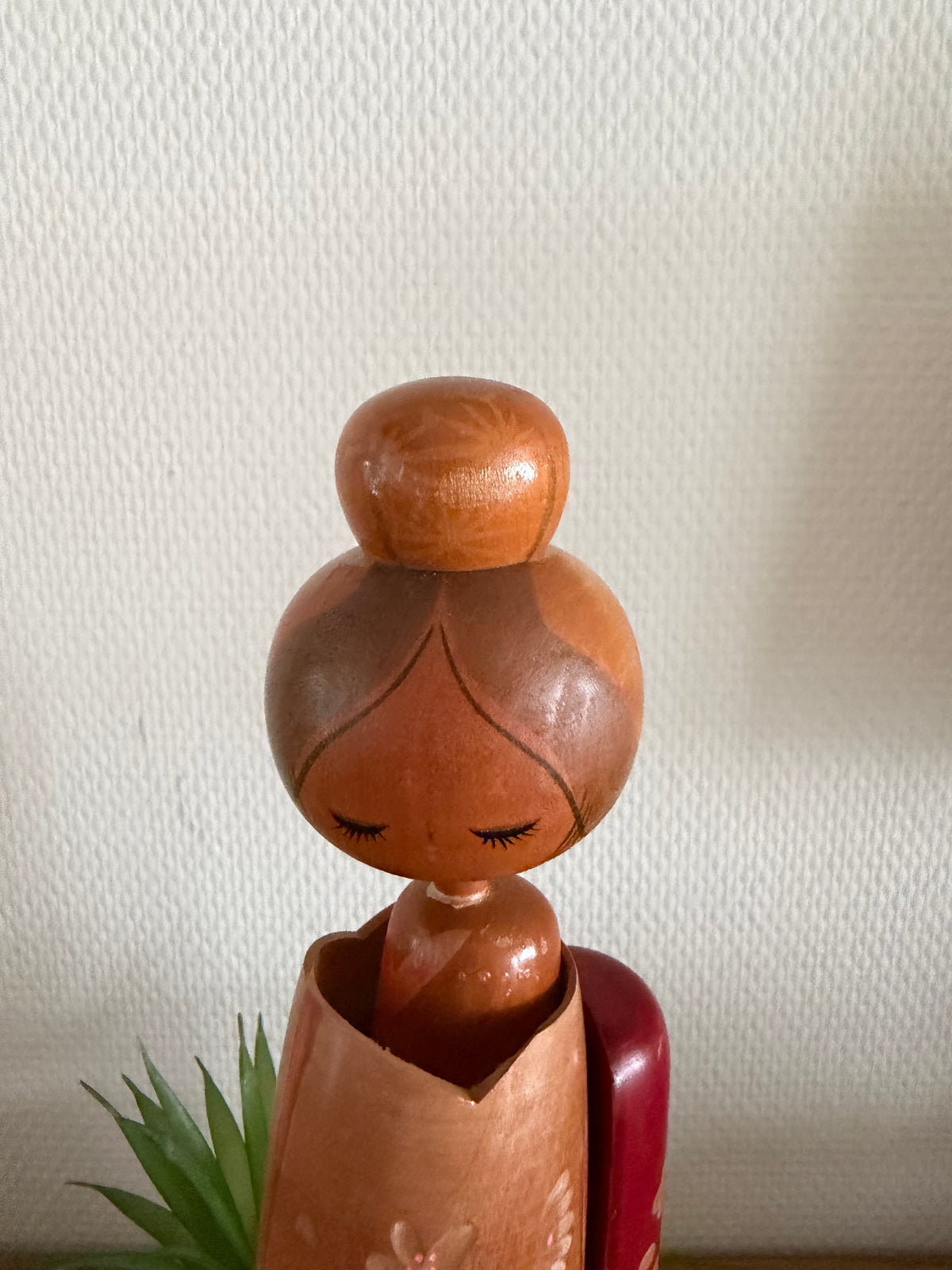 Elegant vintage Sosaku kokeshi by Hajime Miyashita (1940-)