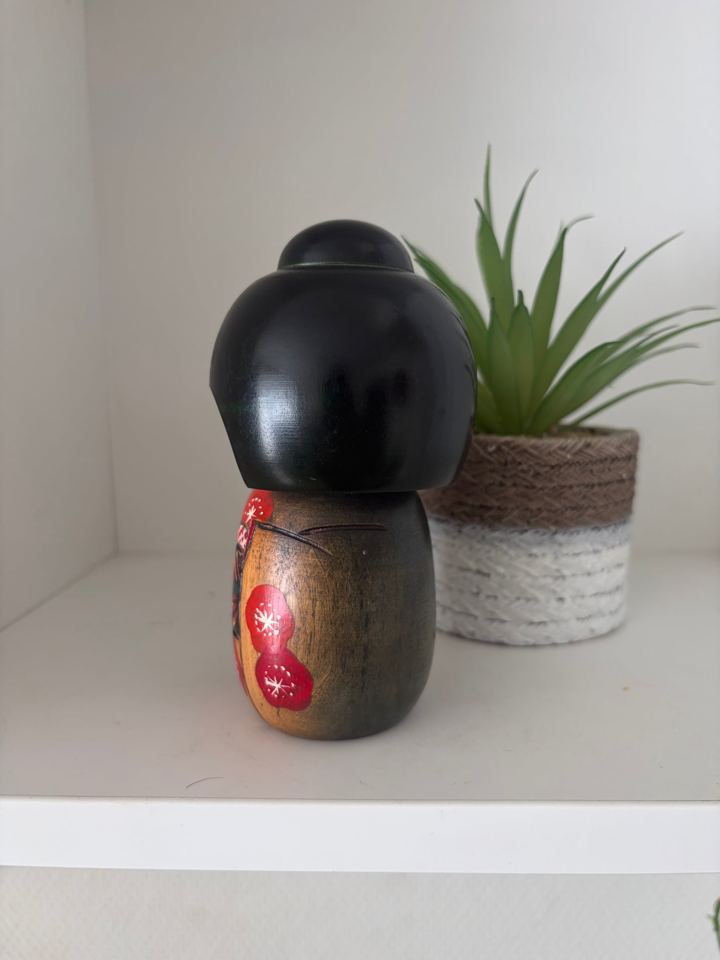 Vintage Gumma kokeshi by Hajime Miyashita (1940-)