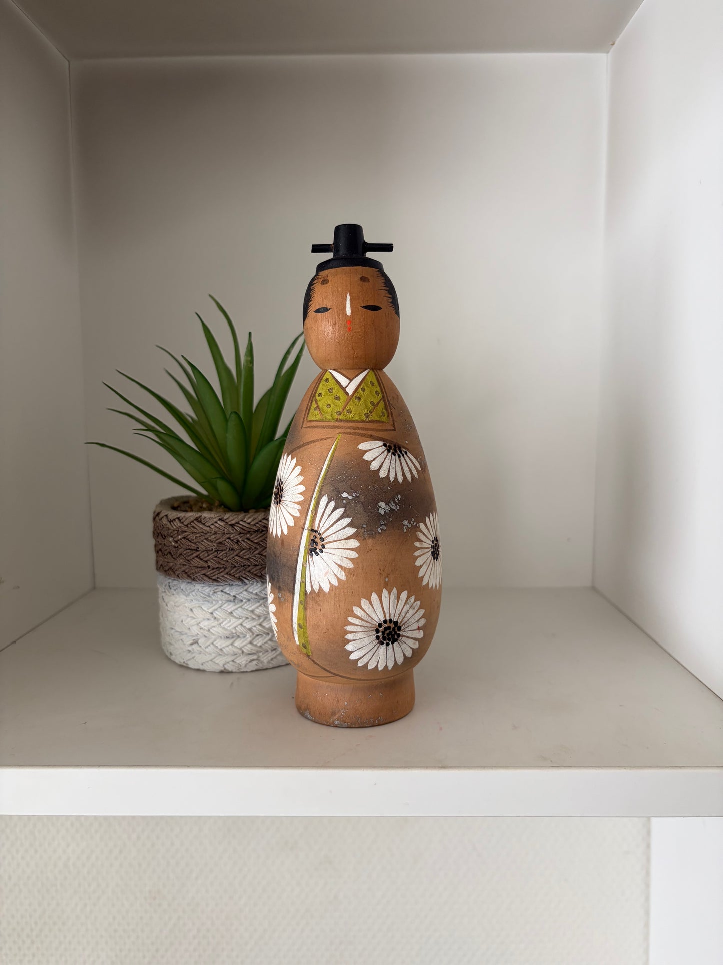 Lovely vintage Sosaku kokeshi by Aoki Ryoka (1931-)