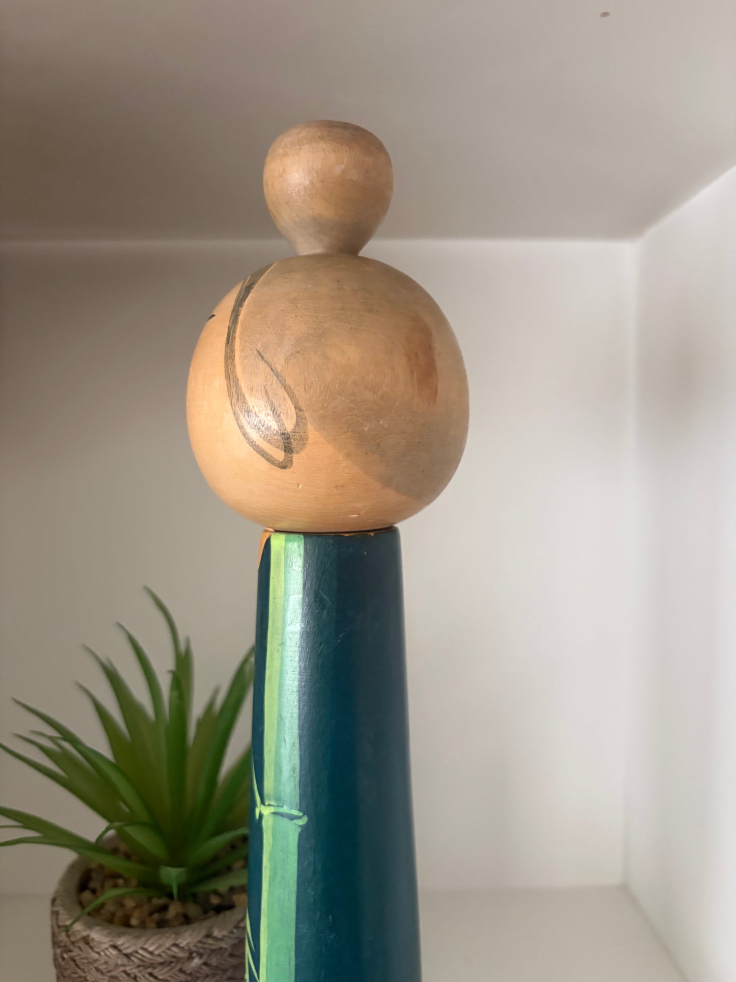 Vintage Sosaku kokeshi by Issetsu Kuribayashi (1924-2011)