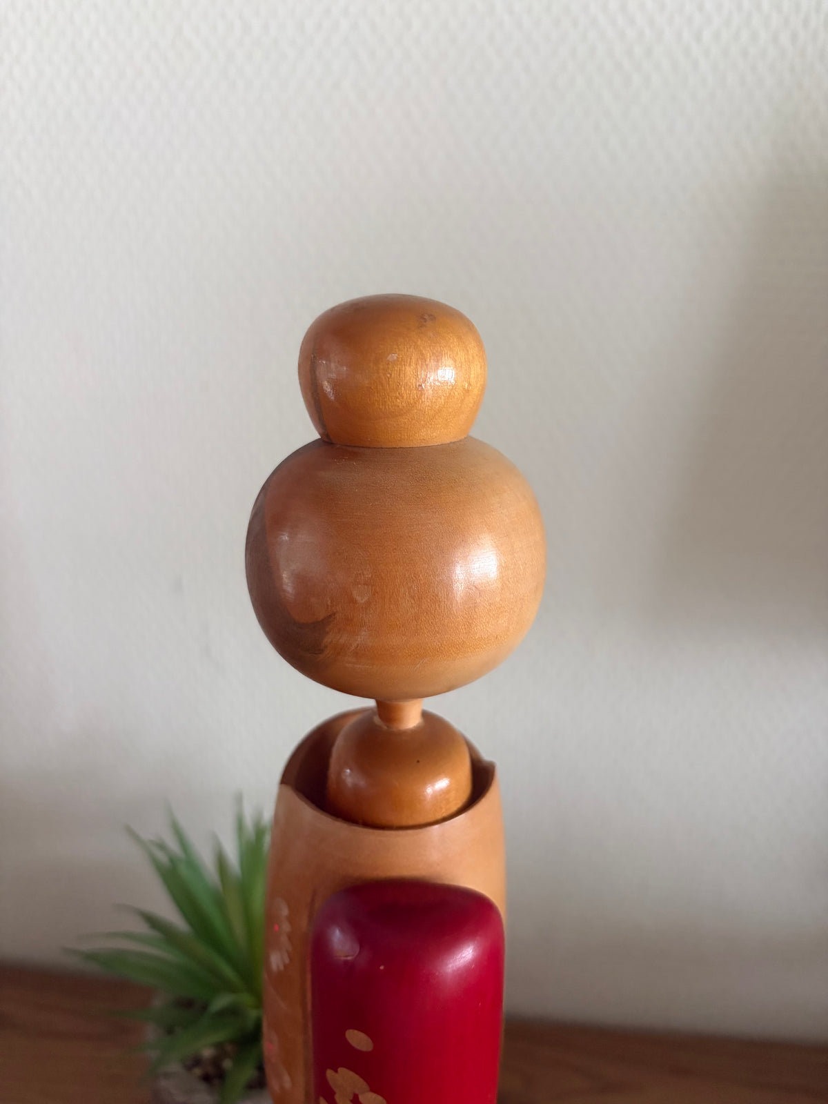 Elegant vintage Sosaku kokeshi by Hajime Miyashita (1940-)
