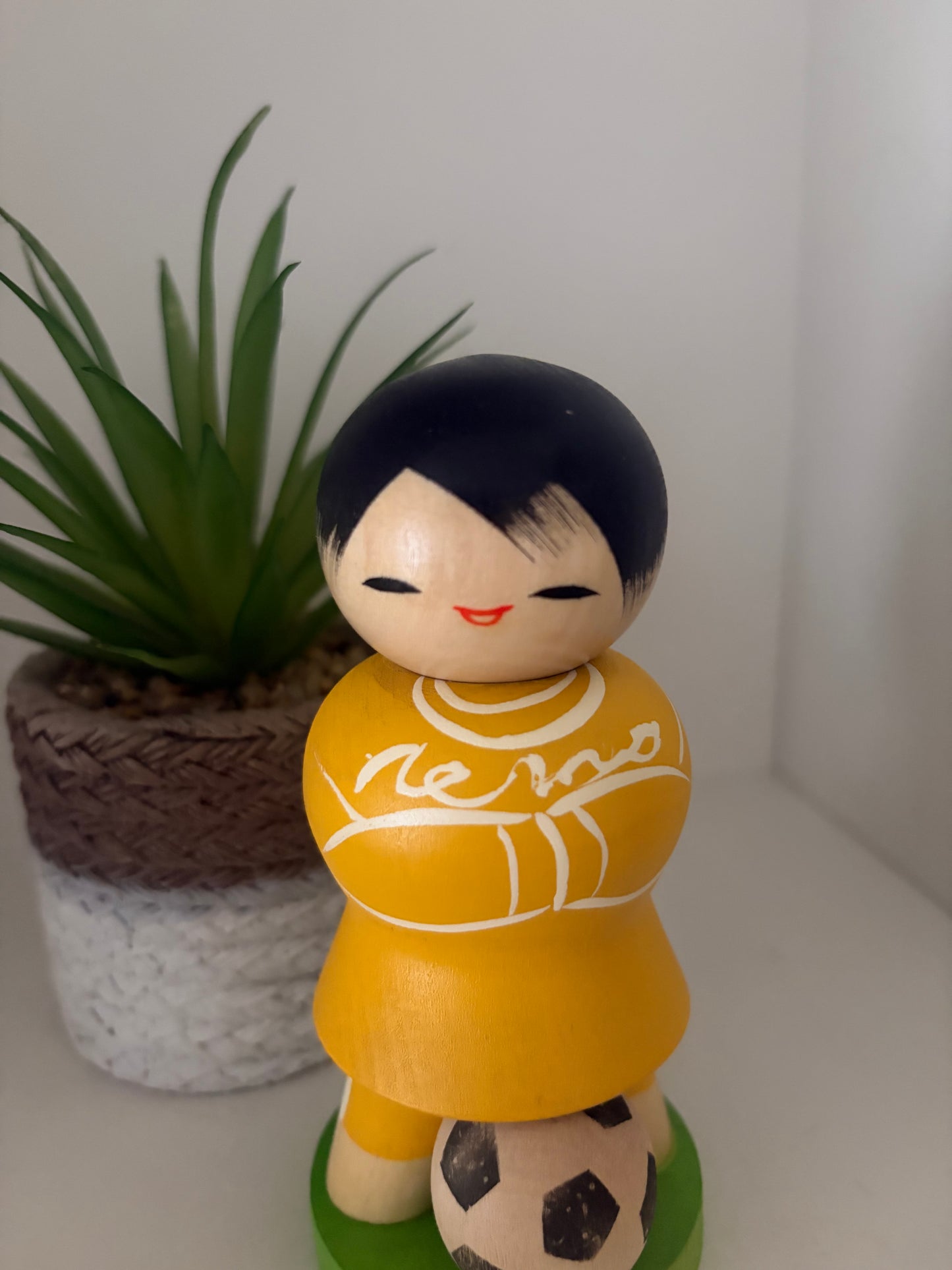 Vintage Sosaku kokeshi by Aoki Ryoka (1931-)