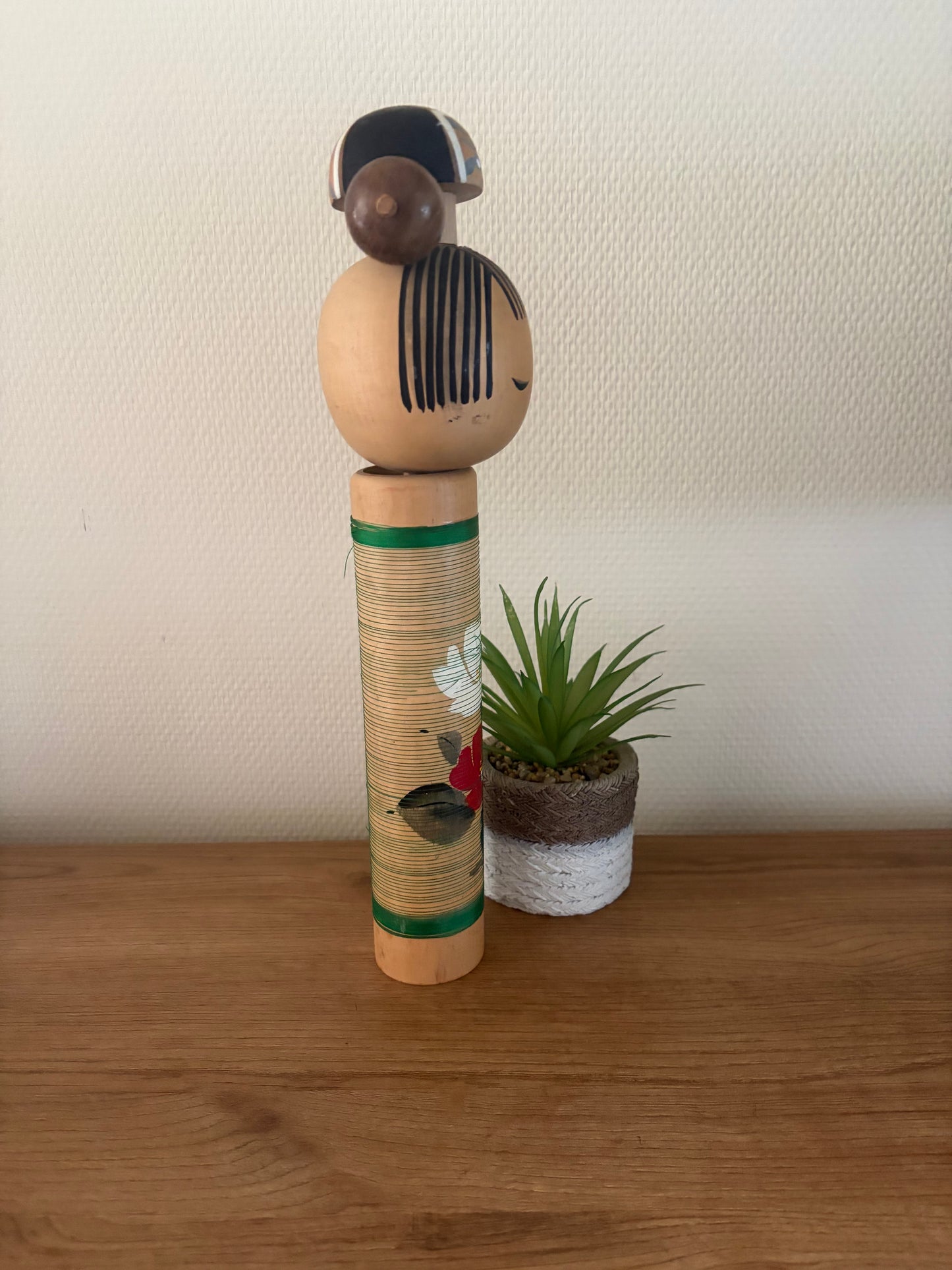 Rare vintage Sosaku kokeshi by Aida Seiho (Harumine) (1926-1998)