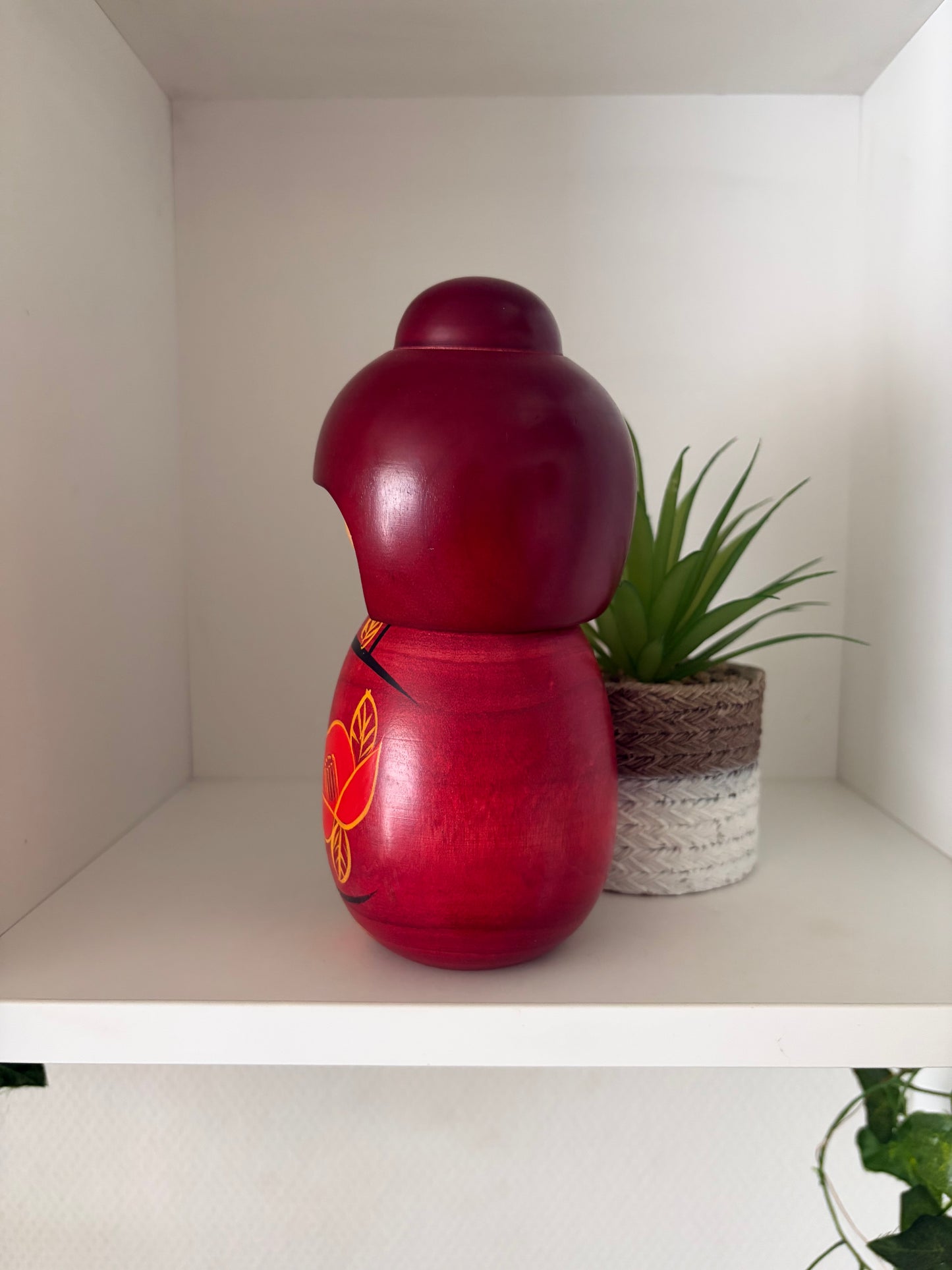 Beautiful vintage Gumma kokeshi by Hajime Miyashita (1940-)