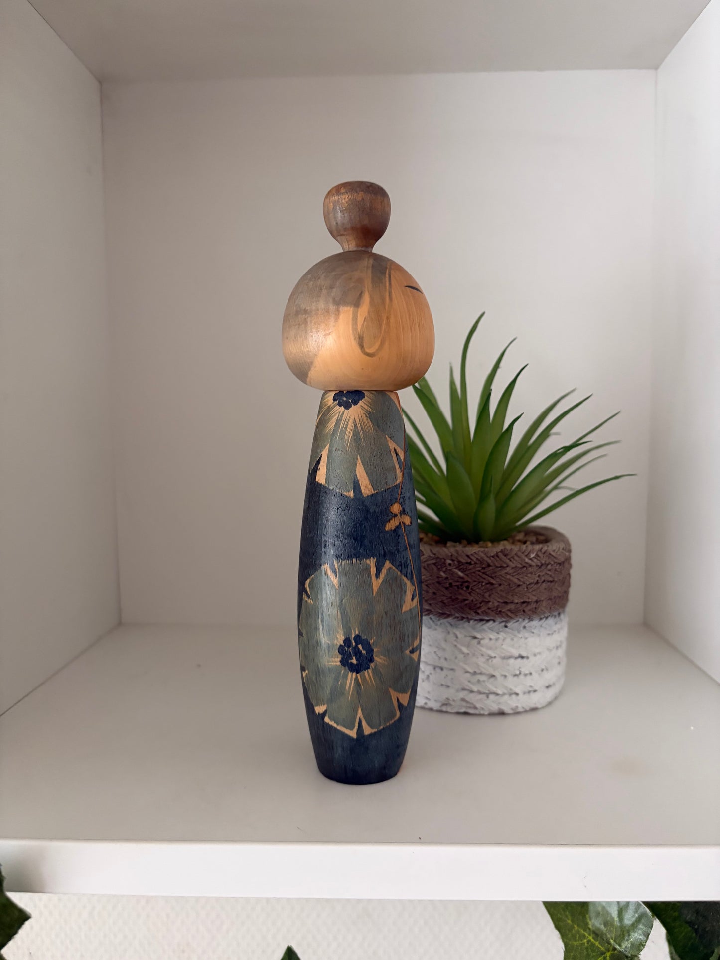 vintage Sosaku kokeshi by Issetsu Kuribayashi (1924-2011)
