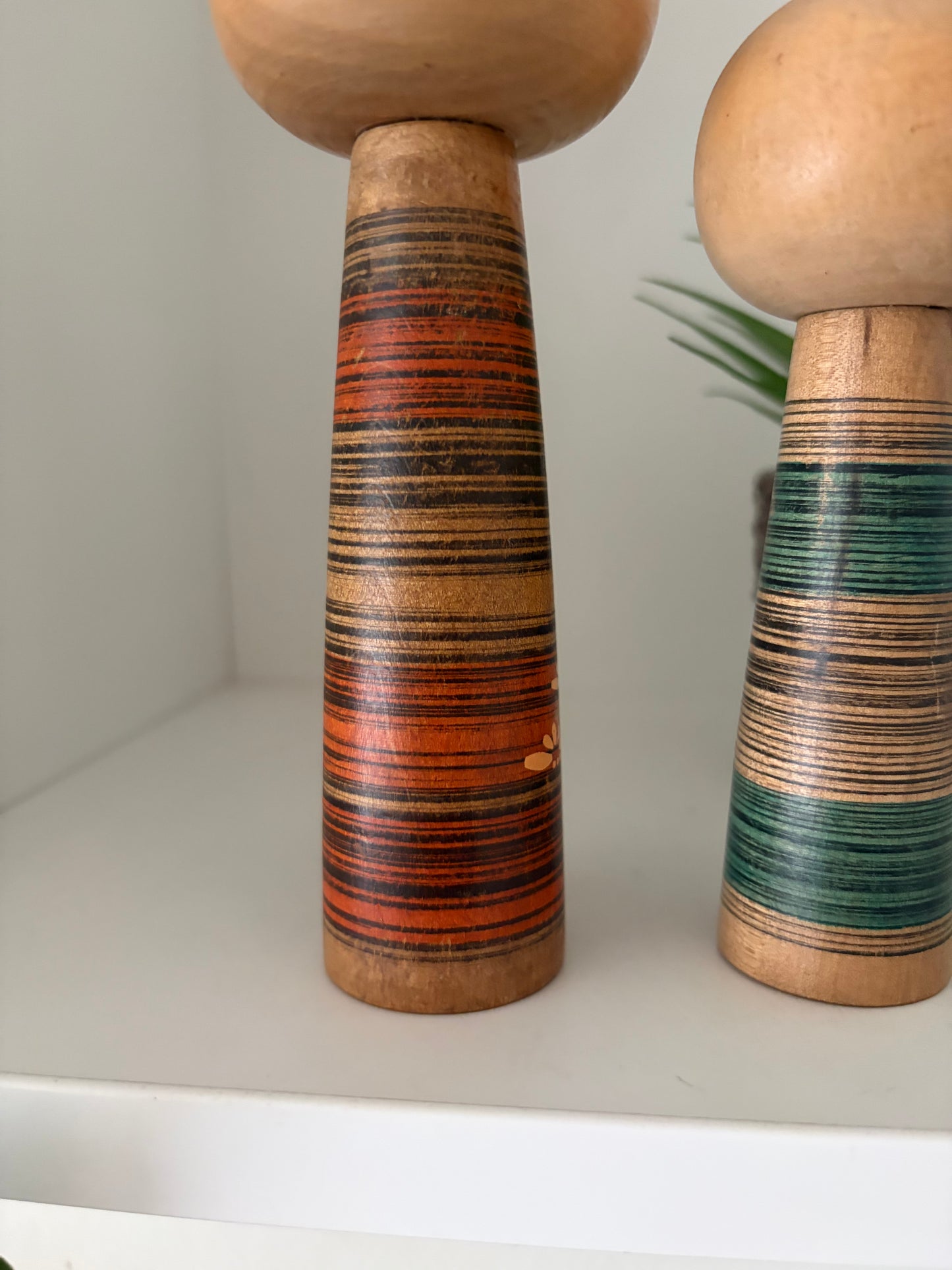 Vintage pair Sosaku kokeshi by Sanpei Yamanaka (1926-2012) - Mother and child