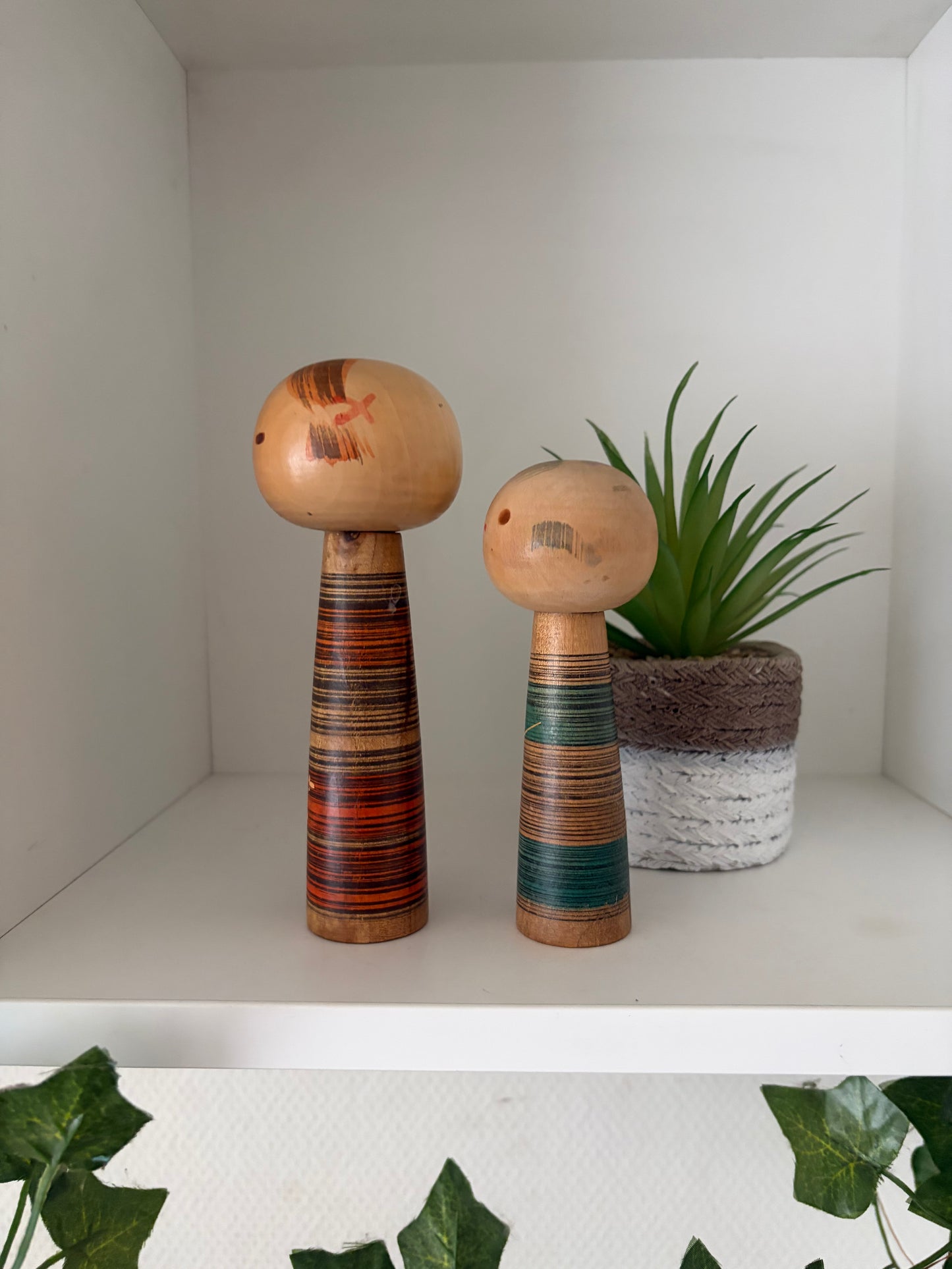 Vintage pair Sosaku kokeshi by Sanpei Yamanaka (1926-2012) - Mother and child