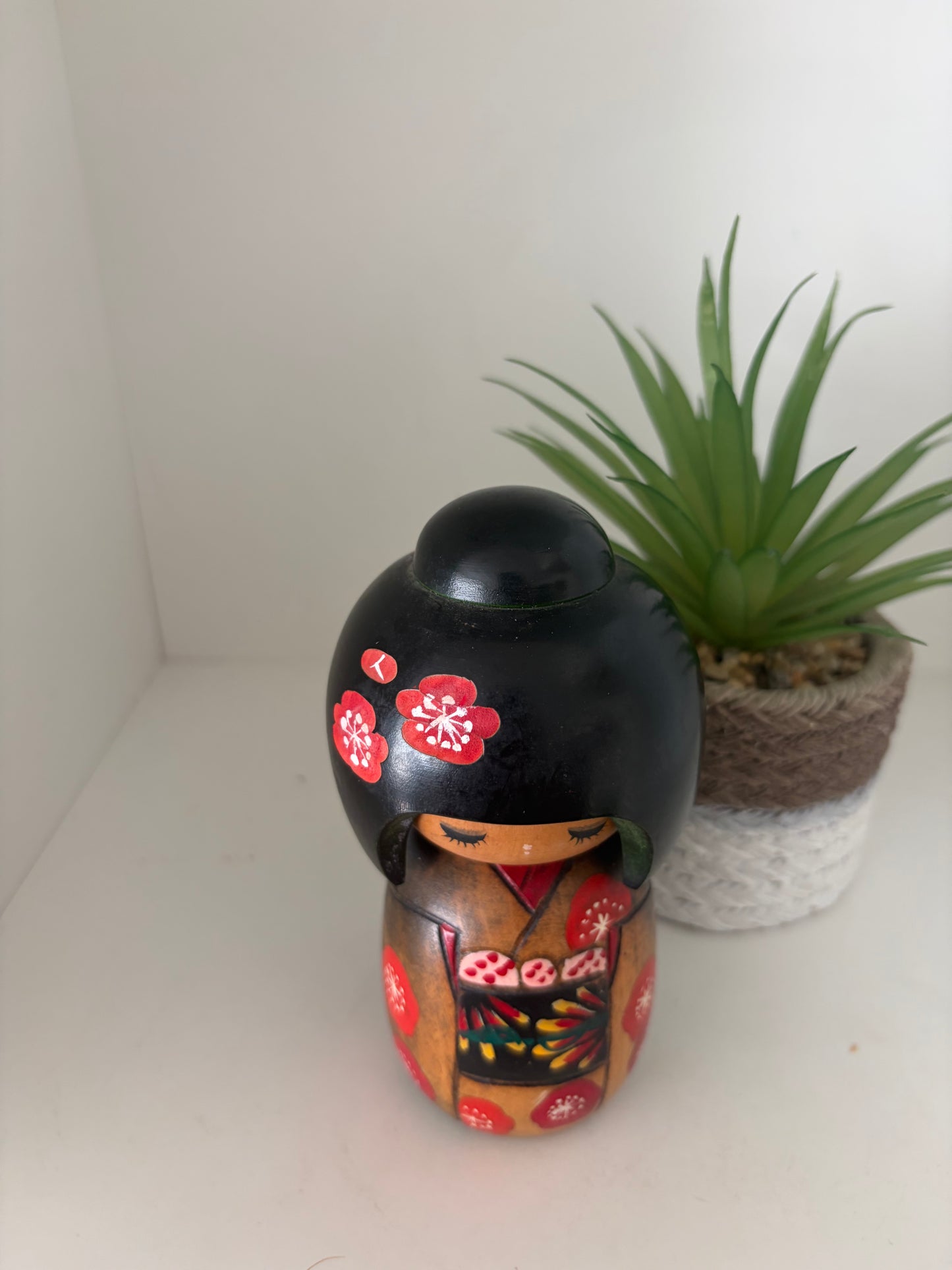 Vintage Gumma kokeshi by Hajime Miyashita (1940-)