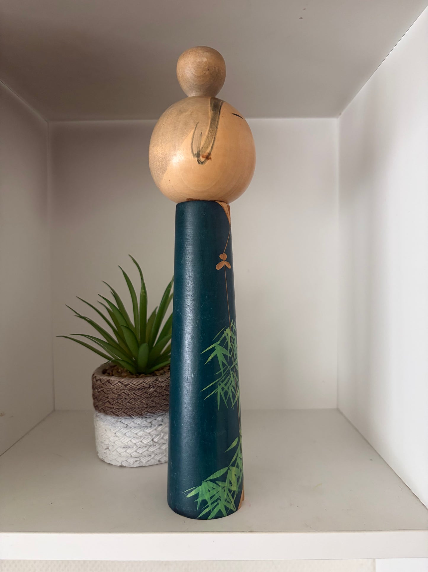 Vintage Sosaku kokeshi by Issetsu Kuribayashi (1924-2011)