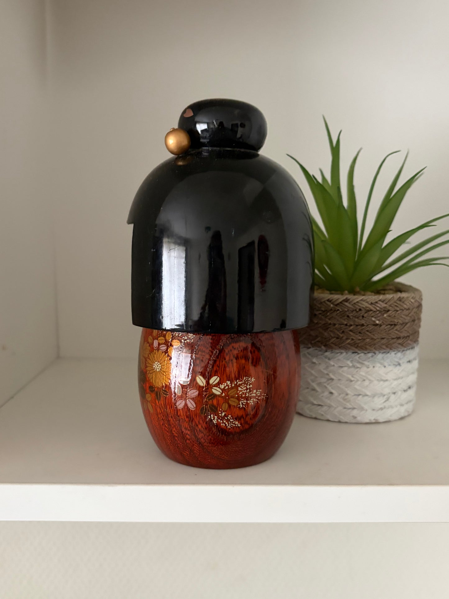 Beautiful vintage lacquer Sosaku kokeshi