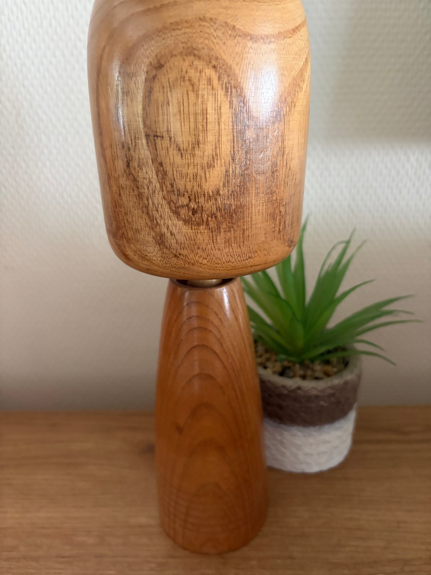 Exclusive Sosaku kokeshi by Shido Shozan (1932-1995)
