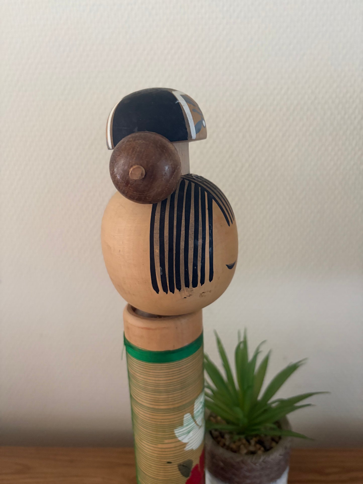 Rare vintage Sosaku kokeshi by Aida Seiho (Harumine) (1926-1998)