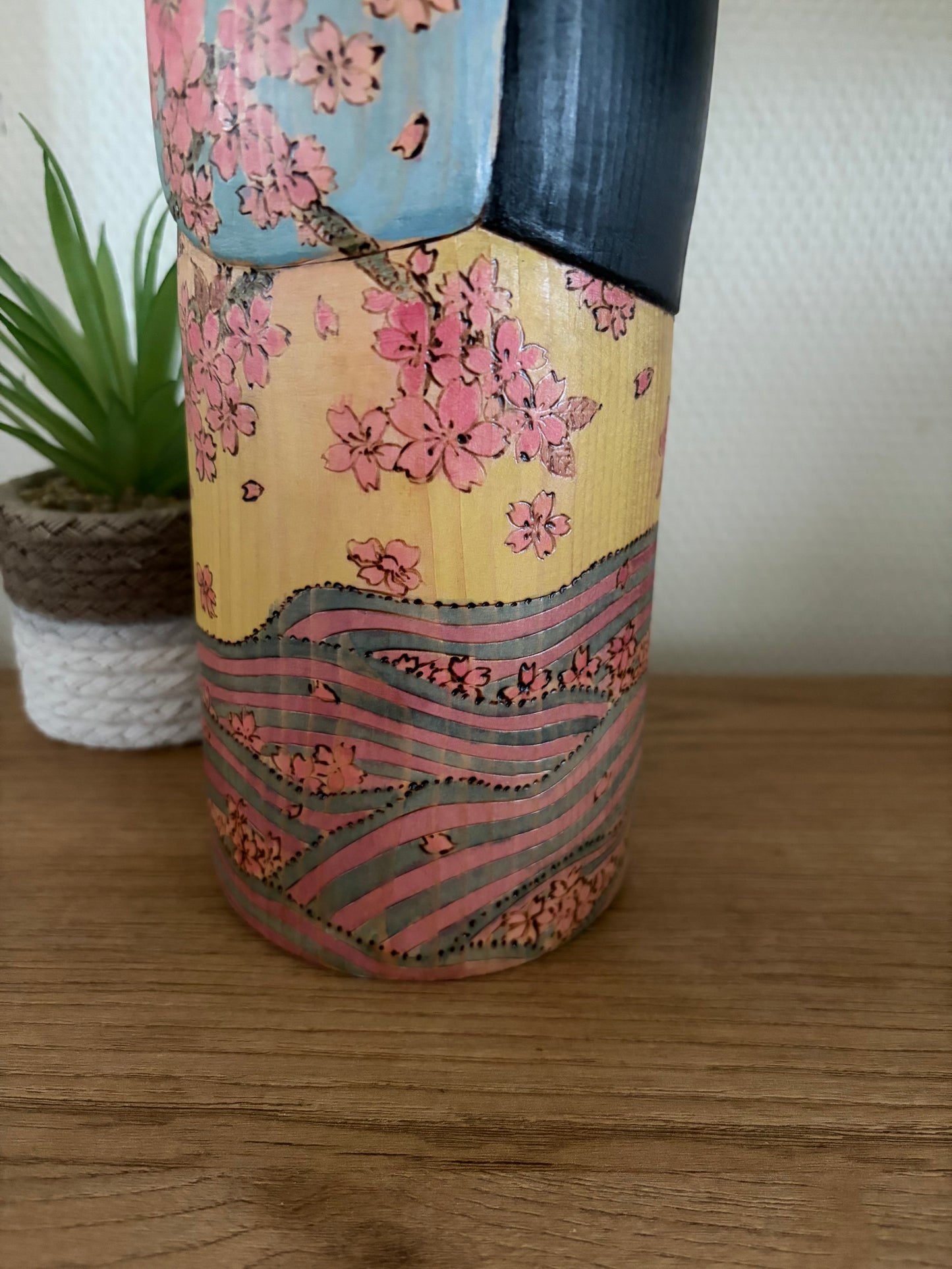 Exclusive award winning kokeshi by Yuko Yamazaki - the award and painting are included!