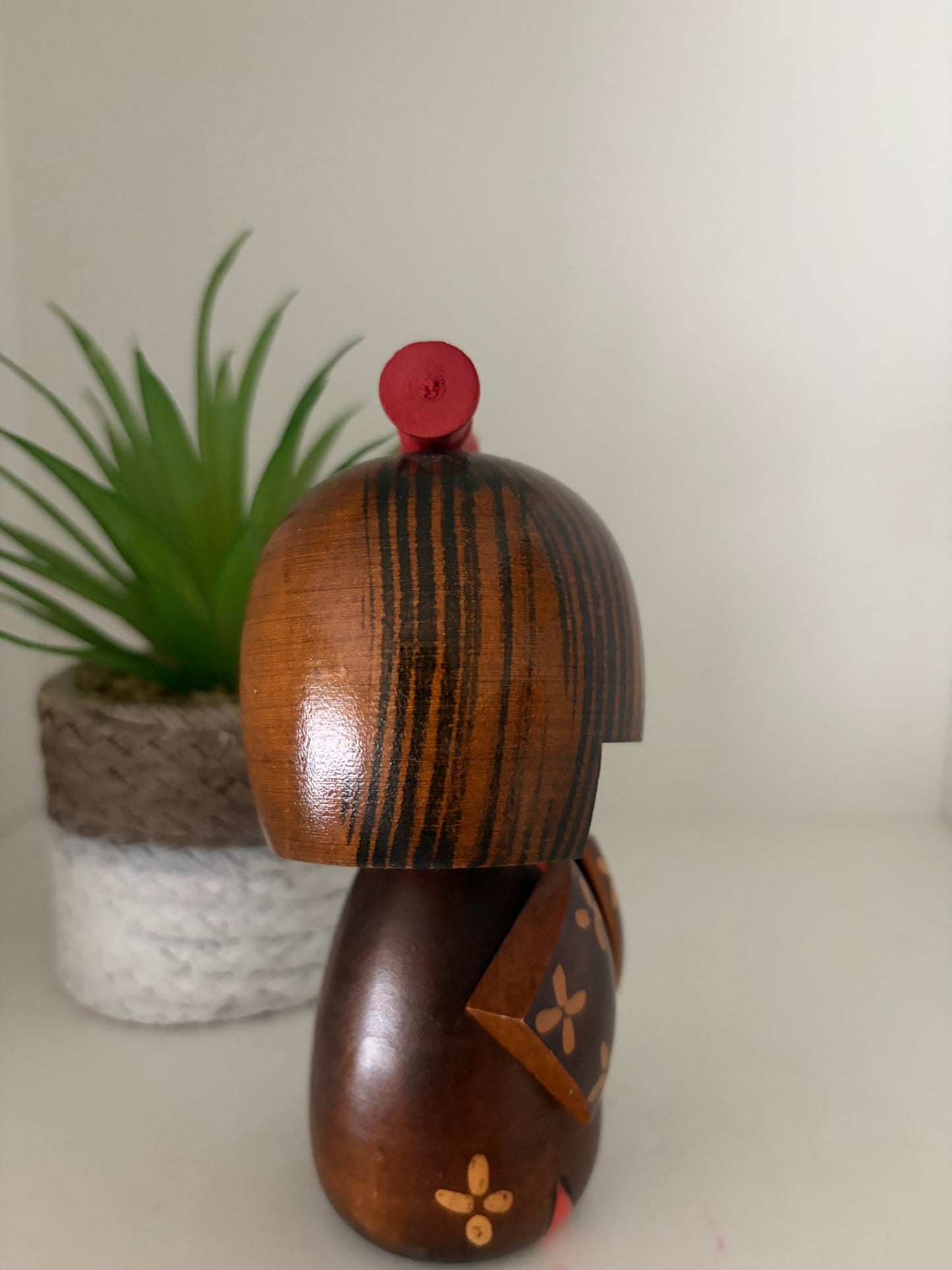 Lovely vintage Sosaku kokeshi by Ishida Tomio
