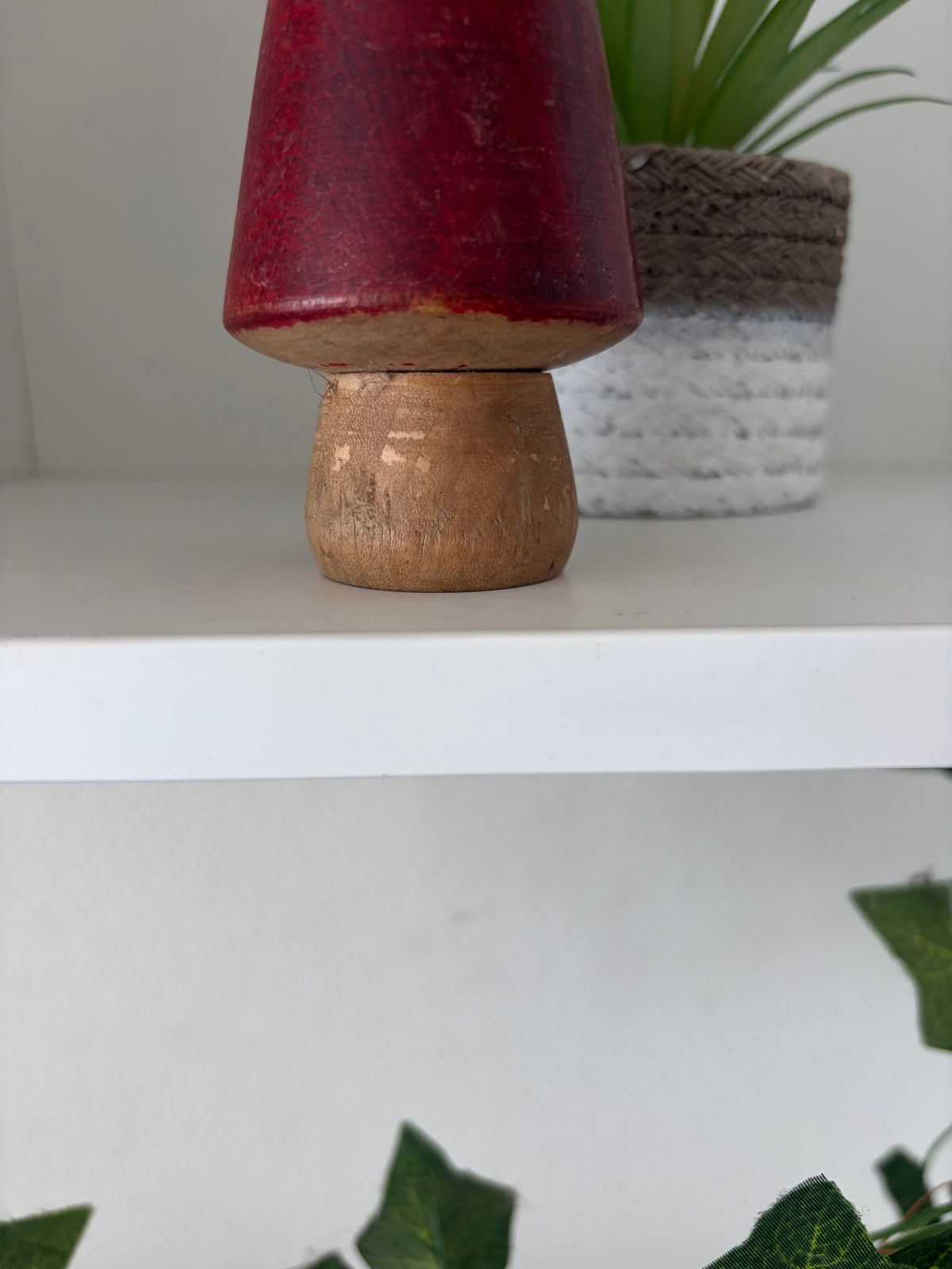 Very rare vintage Sosaku kokeshi by Issetsu Kuribayashi (1924 - 2011)
