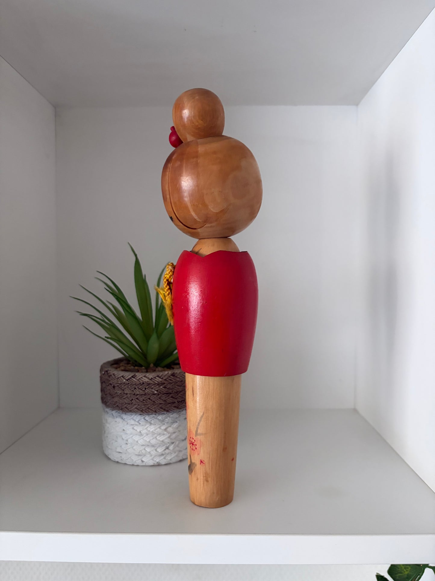 Vintage Sosaku kokeshi by Hajime Miyashita (1940-)
