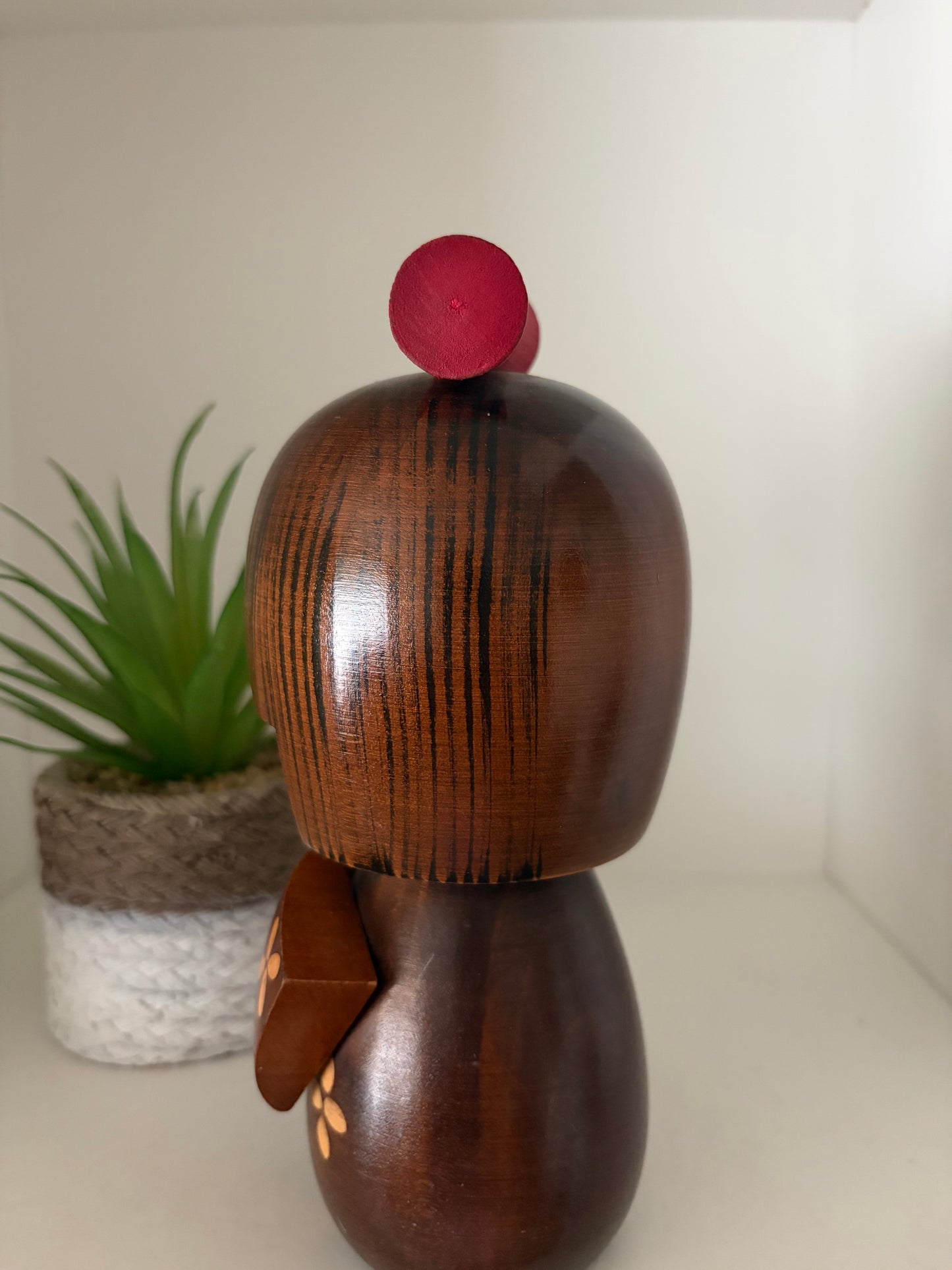 Lovely vintage Sosaku kokeshi by Ishida Tomio