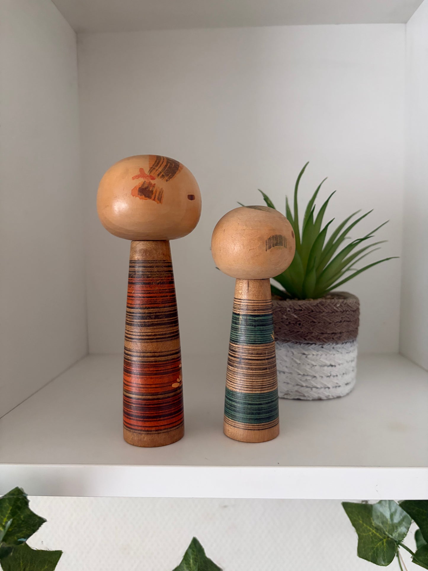 Vintage pair Sosaku kokeshi by Sanpei Yamanaka (1926-2012) - Mother and child