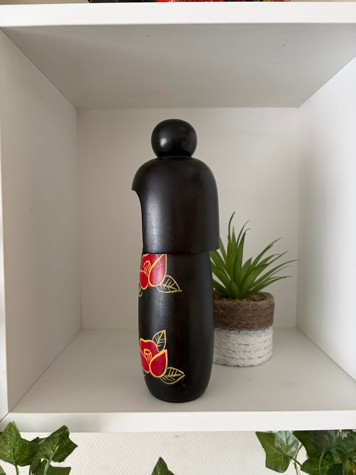 Vintage Gumma kokeshi by Hajime Miyashita (1940-)