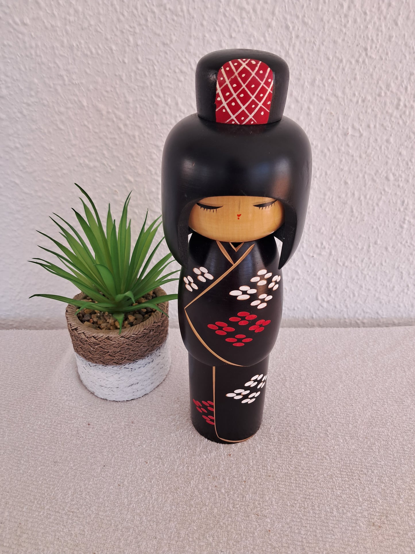 Vintage Japanese Sosaku kokeshi doll made by master Hajime Miyashita (1940-)