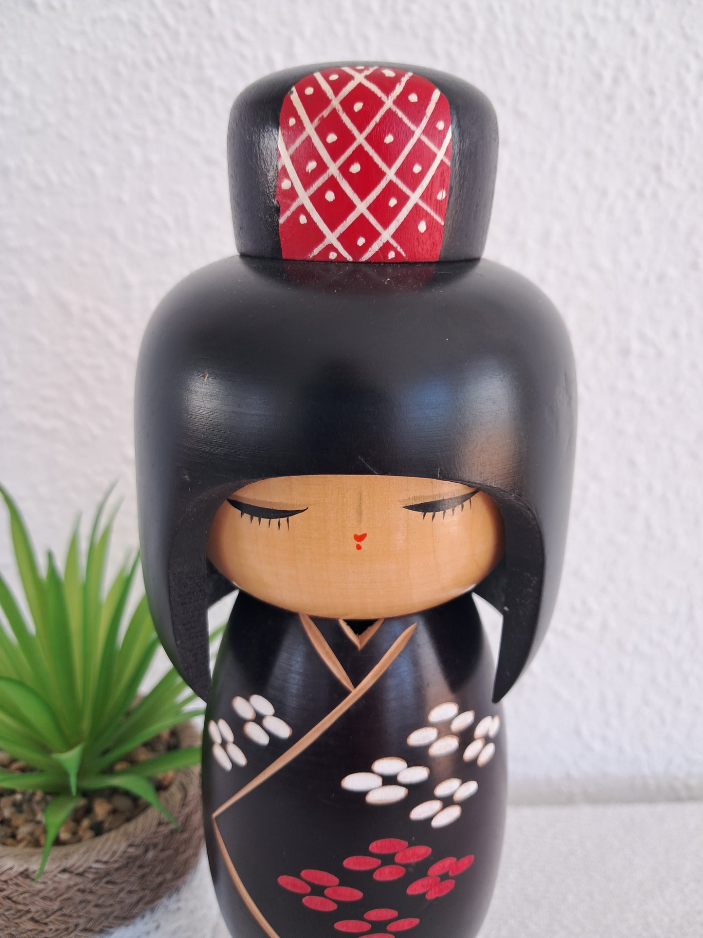 Vintage Japanese Sosaku kokeshi doll made by master Hajime Miyashita (1940-)