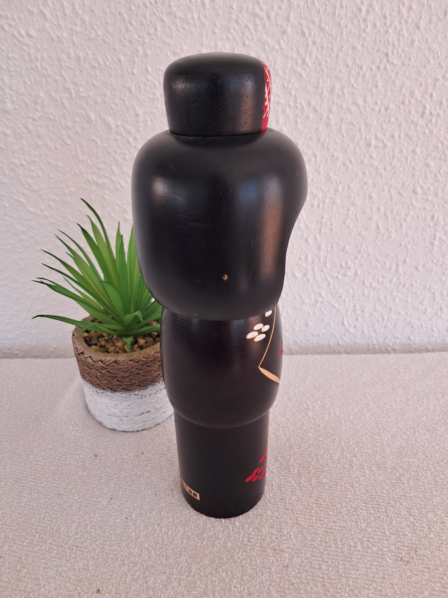 Vintage Japanese Sosaku kokeshi doll made by master Hajime Miyashita (1940-)