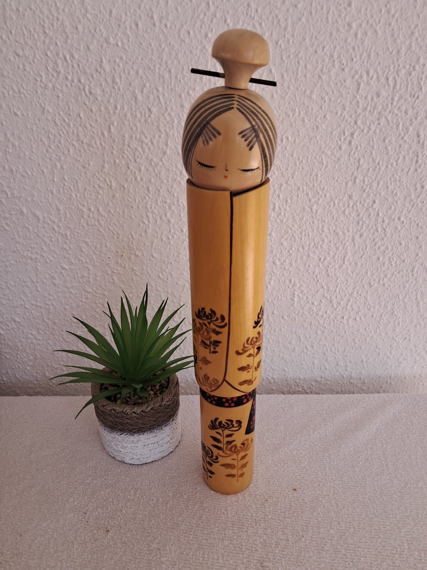 Exclusive elegant XL Sosaku Kokeshi By Sato Suigai (1920- )