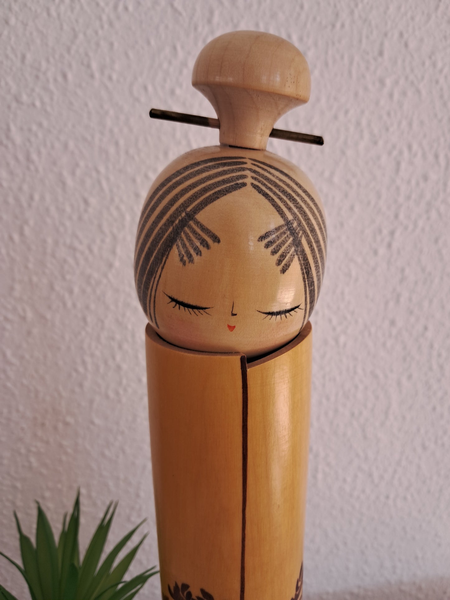 Exclusive elegant XL Sosaku Kokeshi By Sato Suigai (1920- )