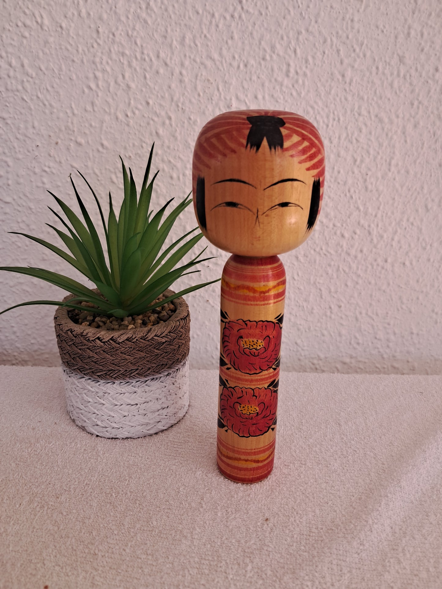 Vintage Togatta kokeshi by female artisan Sato Ryoko （1939～） 