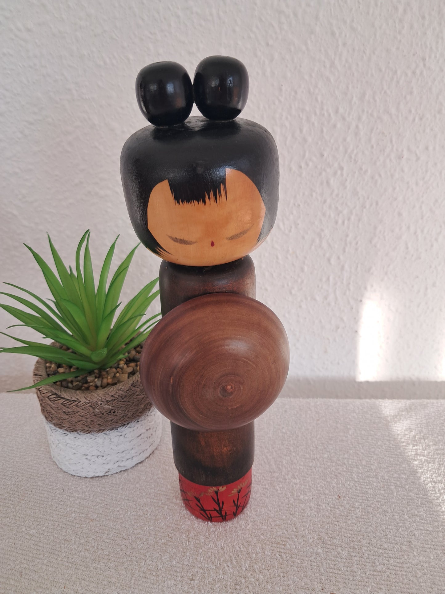 Beautiful Sosaku kokeshi made by Hideo Ishihara (1925-1999)