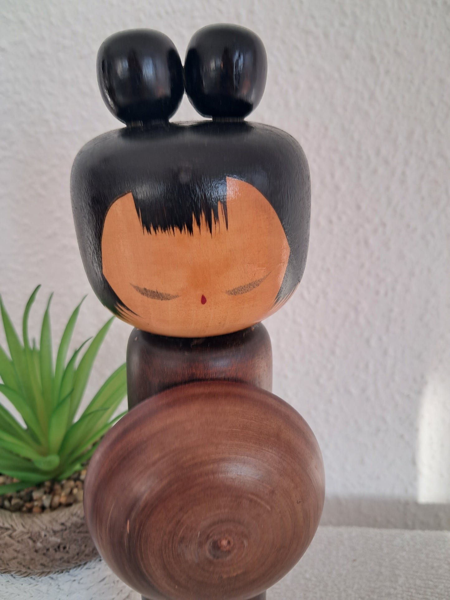 Beautiful Sosaku kokeshi made by Hideo Ishihara (1925-1999)