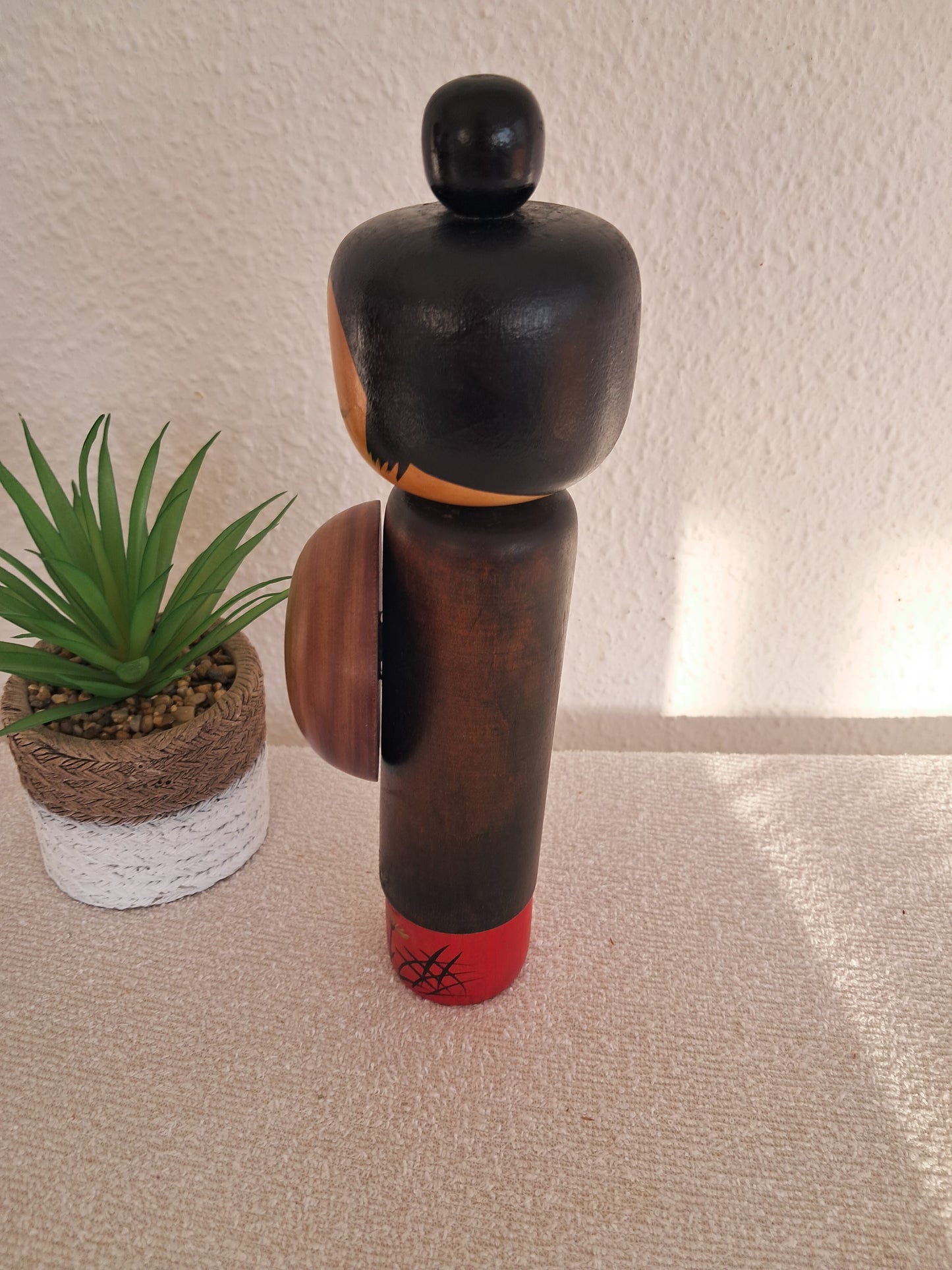 Beautiful Sosaku kokeshi made by Hideo Ishihara (1925-1999)