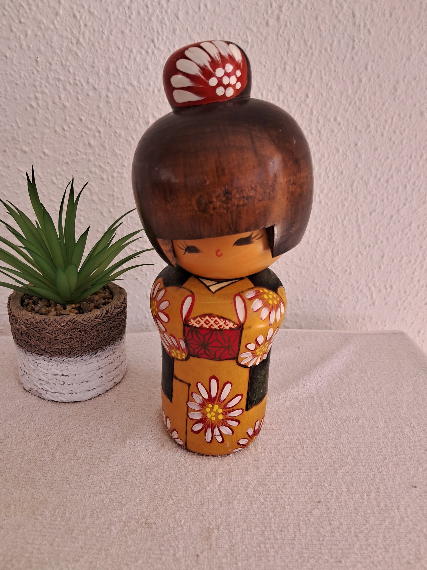 Rare kokeshi by female artisan Chie Tamura