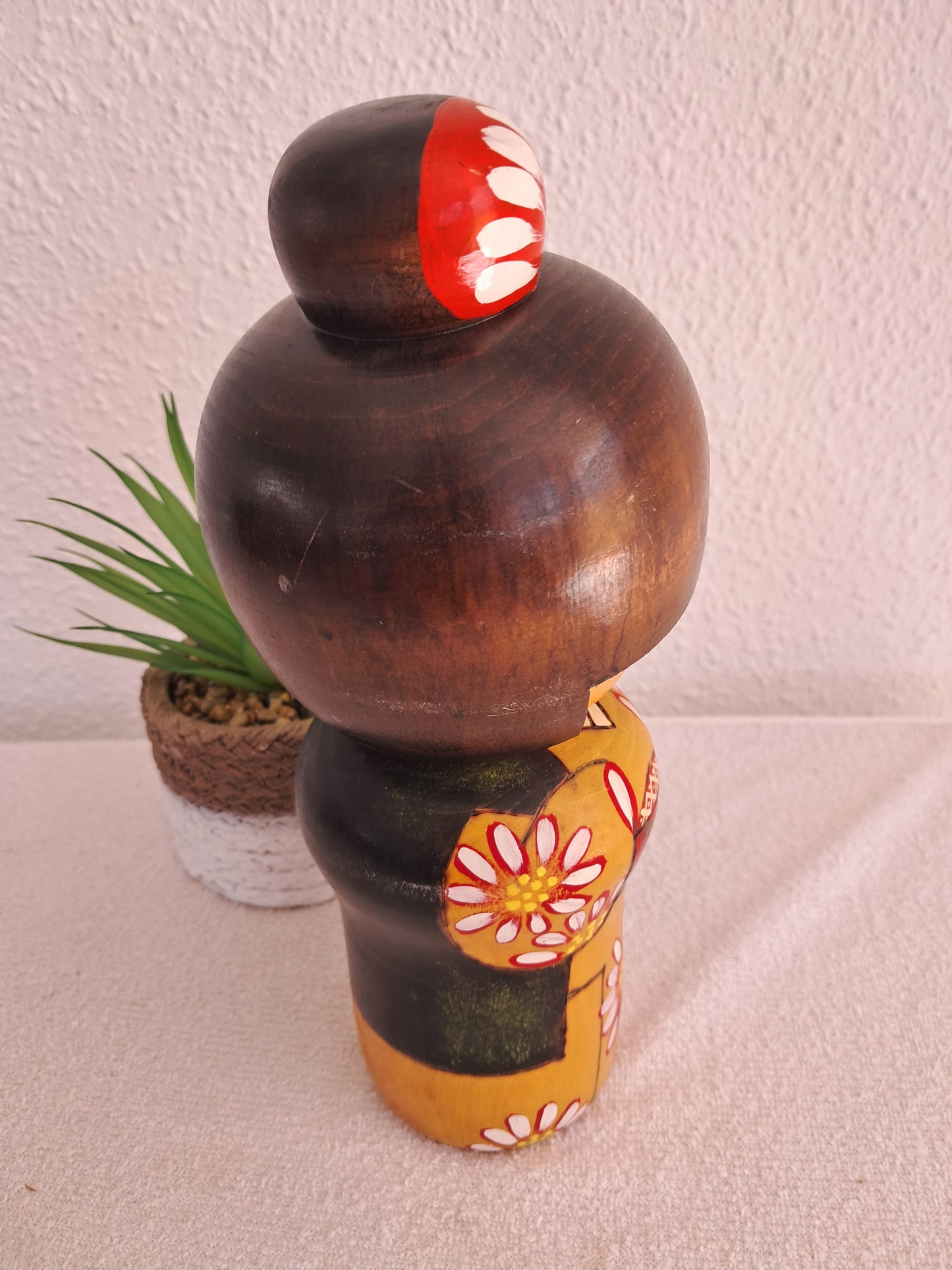 Rare kokeshi by female artisan Chie Tamura