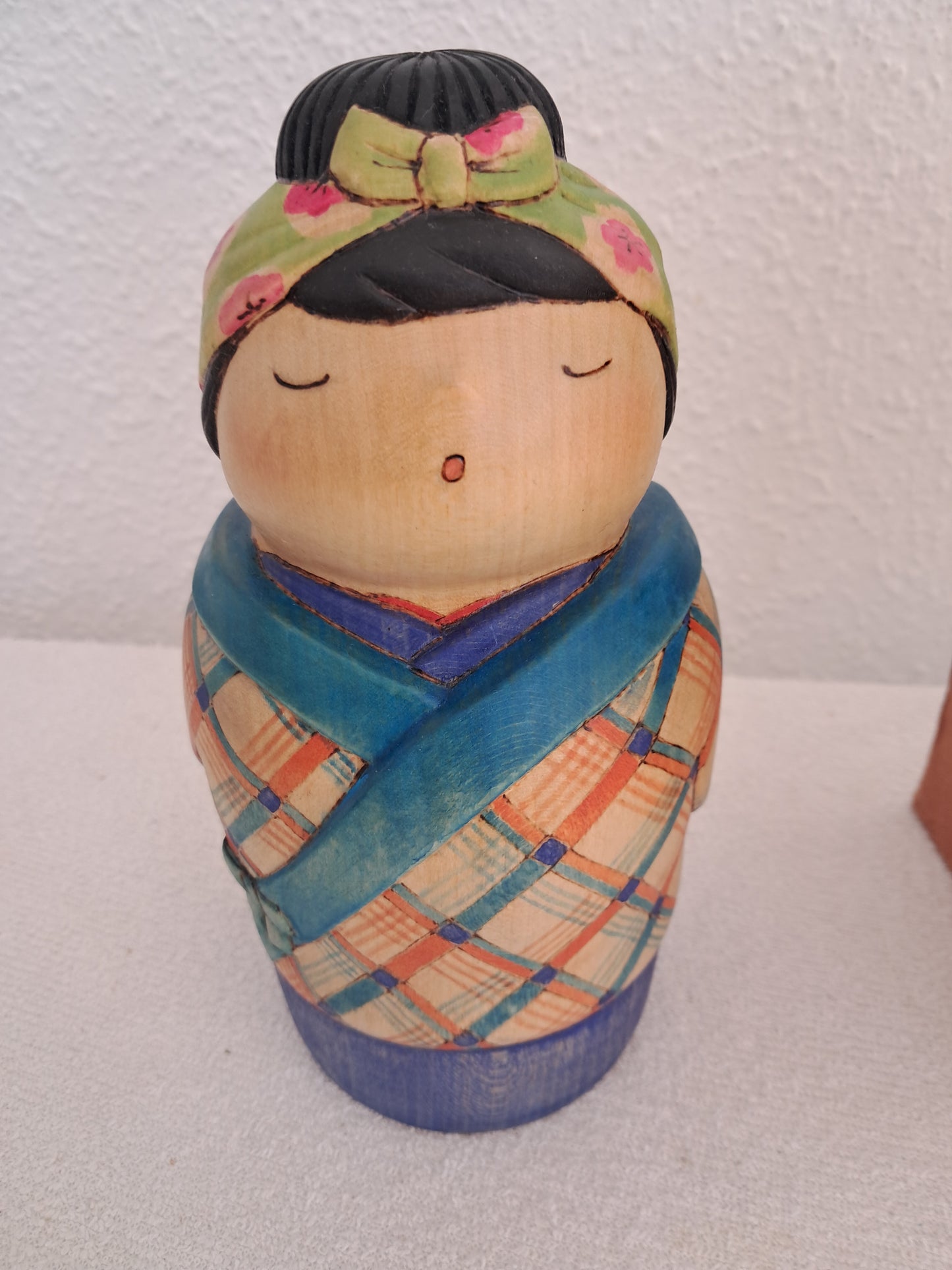 Exclusive Kokeshi made by Yuko Yamazaki (1956-) - "Babysitter"